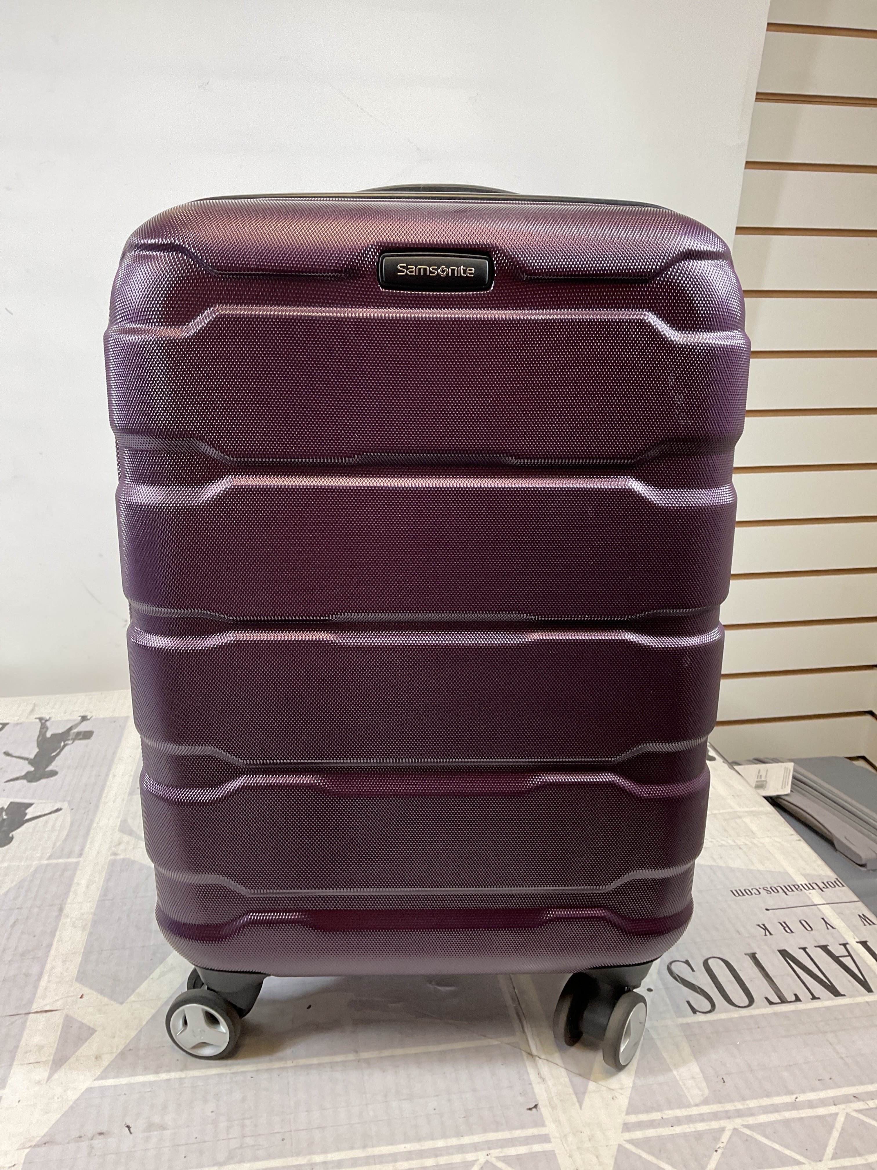 Samsonite Omni Carry-On 20-Inch PC Hardside Expandable Luggage with Spinner Wheels ( Purple , Carry-On 20-Inch ) Purple Carry On 20 Inch U58