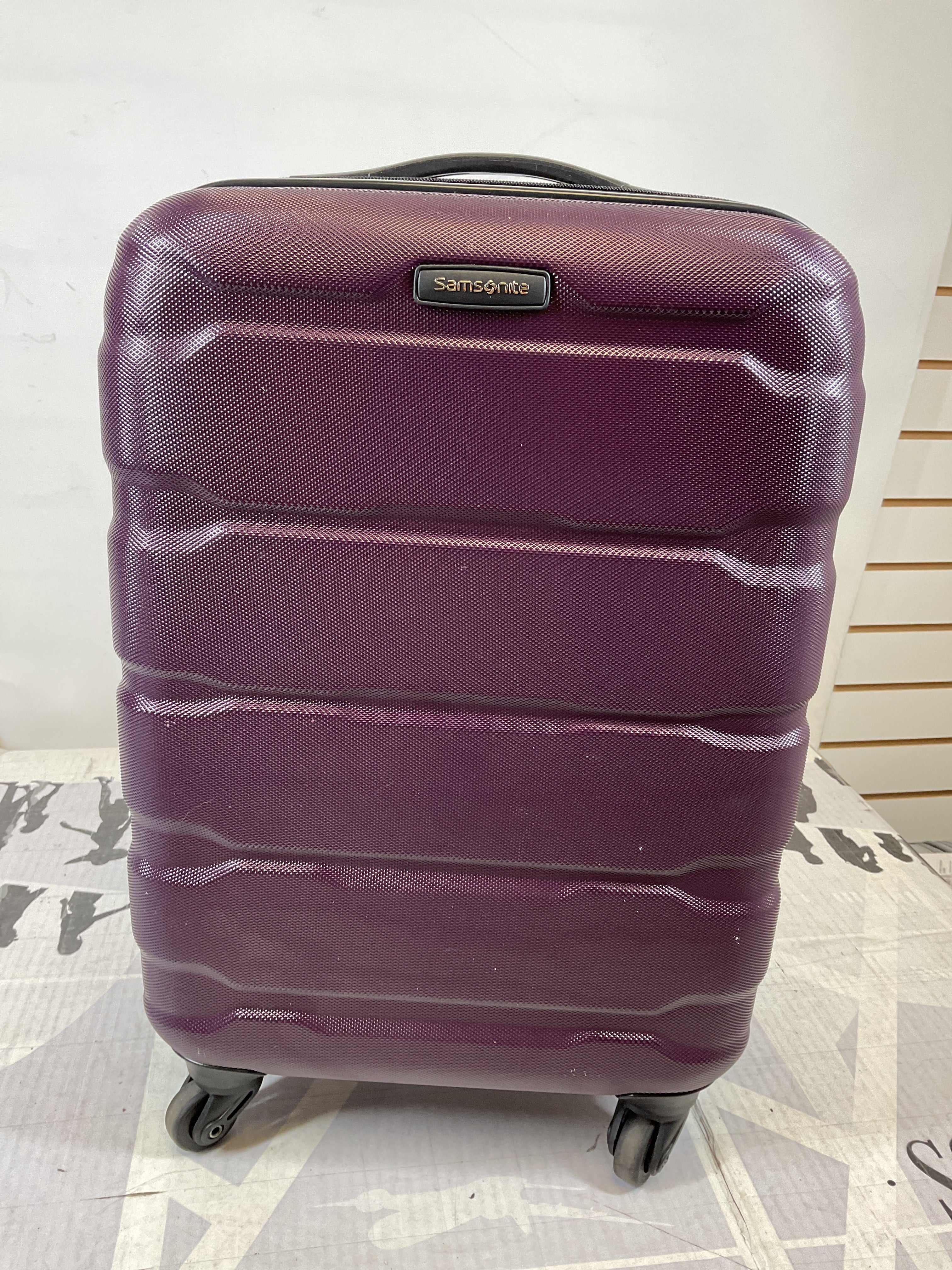 Samsonite Omni Carry-On 20-Inch PC Hardside Expandable Luggage with Spinner Wheels ( Purple , Carry-On 20-Inch ) Purple Carry On 20 Inch U59