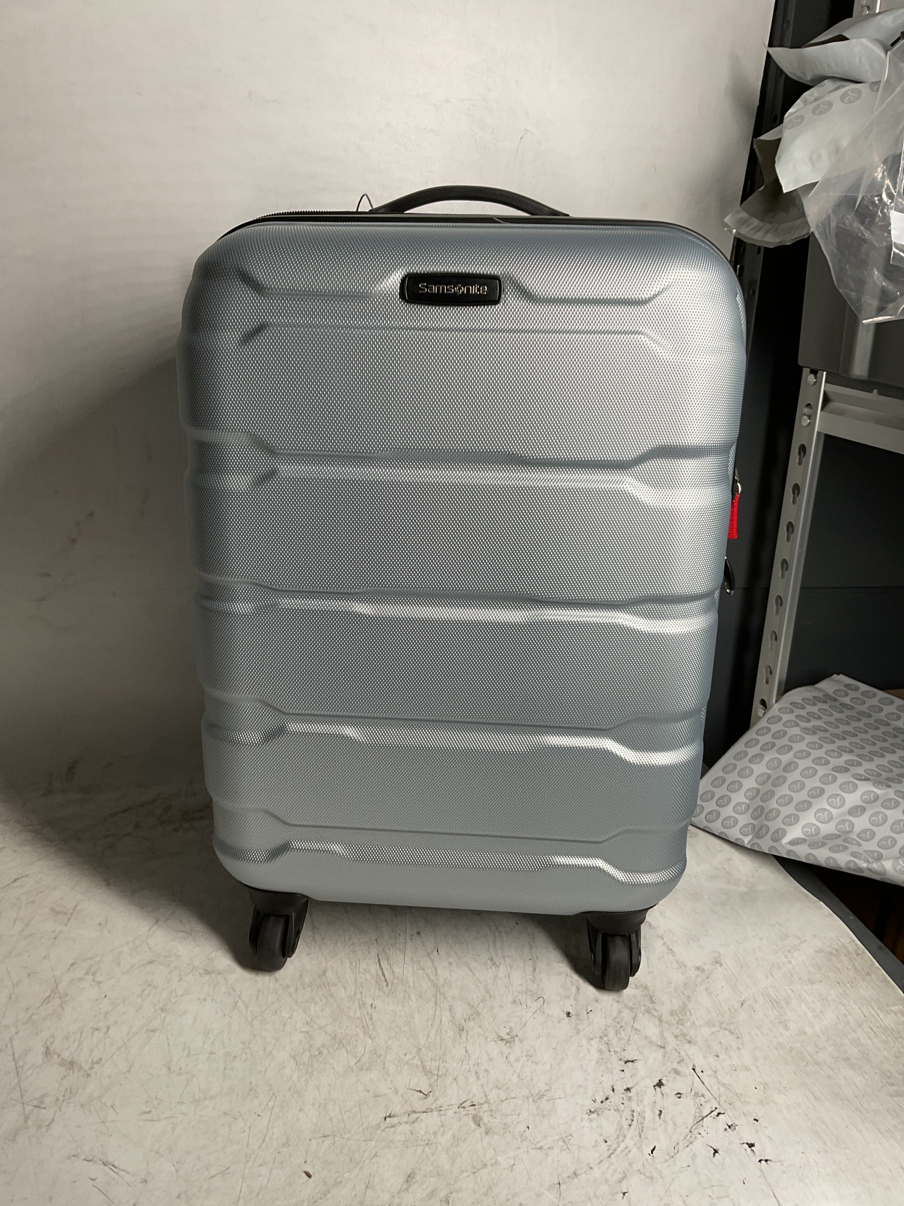 Samsonite Omni Pc Hardside Expandable Luggage with Spinner Wheels ( Silver , Carry-On 20-Inch ) Silver Carry On 20 Inch U11