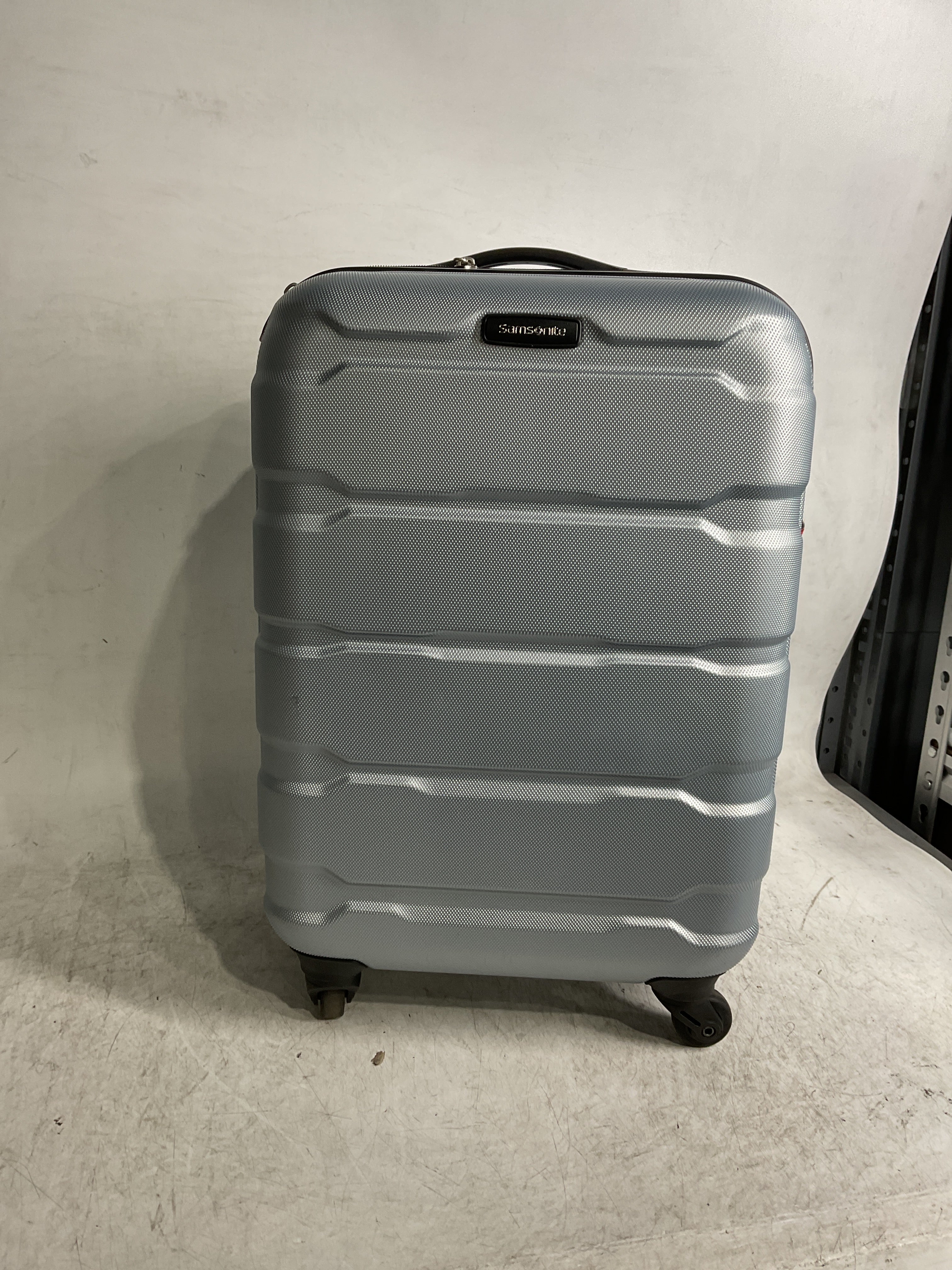 Samsonite Omni Pc Hardside Expandable Luggage with Spinner Wheels ( Silver , Carry-On 20-Inch ) Silver Carry On 20 Inch U14