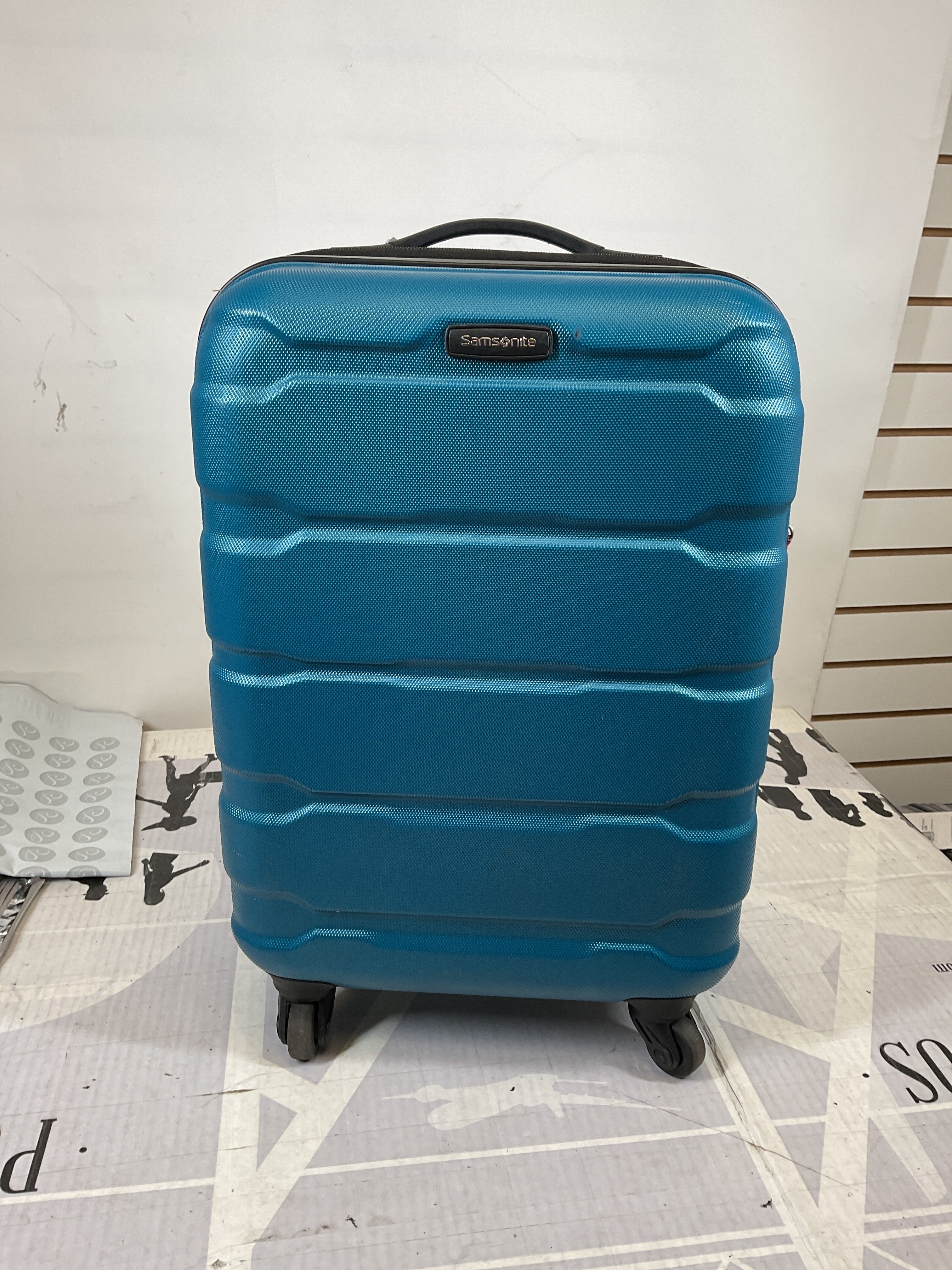 Samsonite Omni Carry-On 20-Inch PC Hardside Expandable Luggage with Spinner Wheels ( Caribbean Blue , Carry-On 20-Inch ) Caribbean Blue Carry On 20 Inch U34