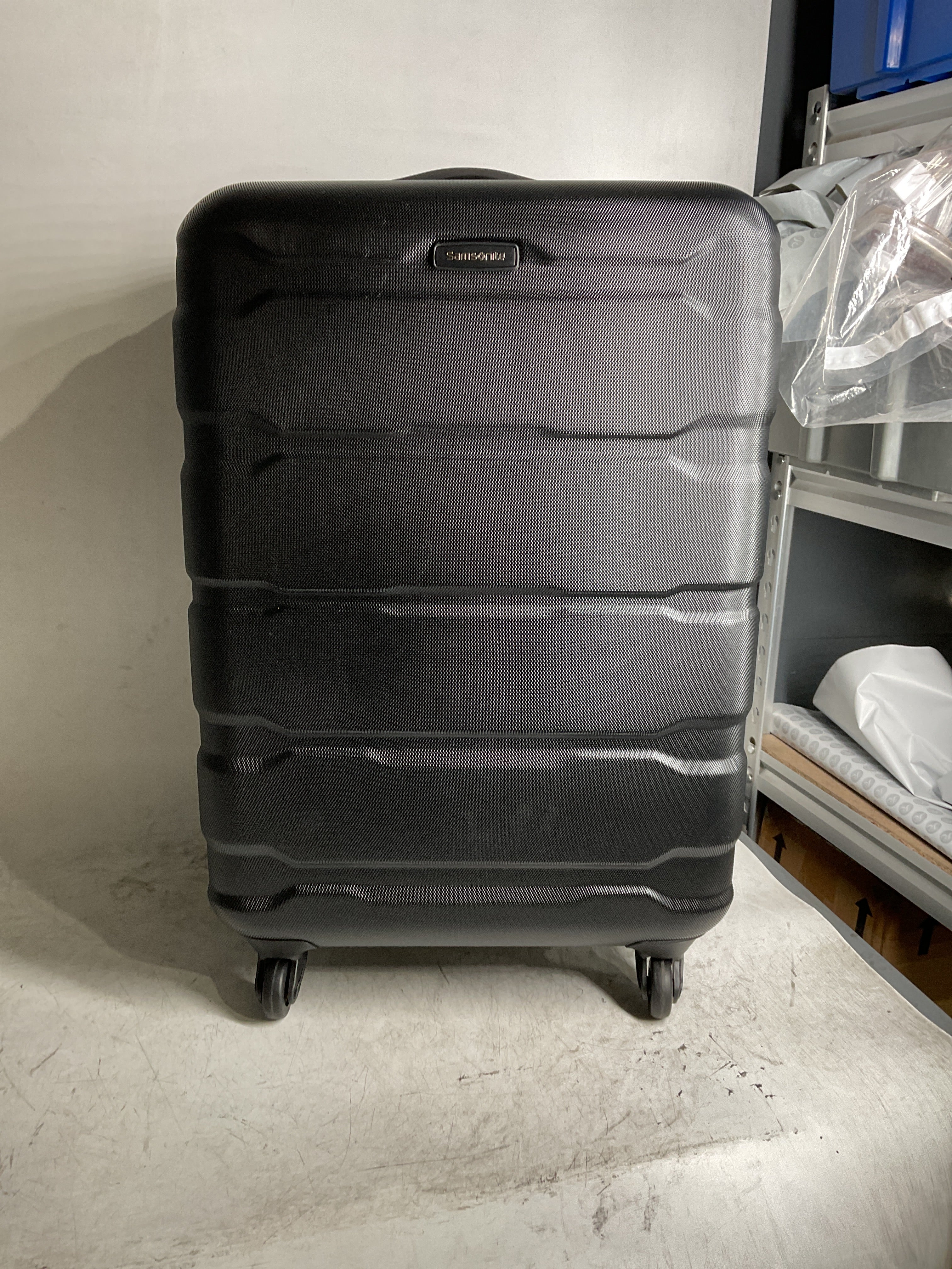 Samsonite Omni Pc Hardside Expandable Luggage with Spinner Wheels ( Black , Checked-Medium 24-Inch ) Black Checked Medium 24 Inch U26