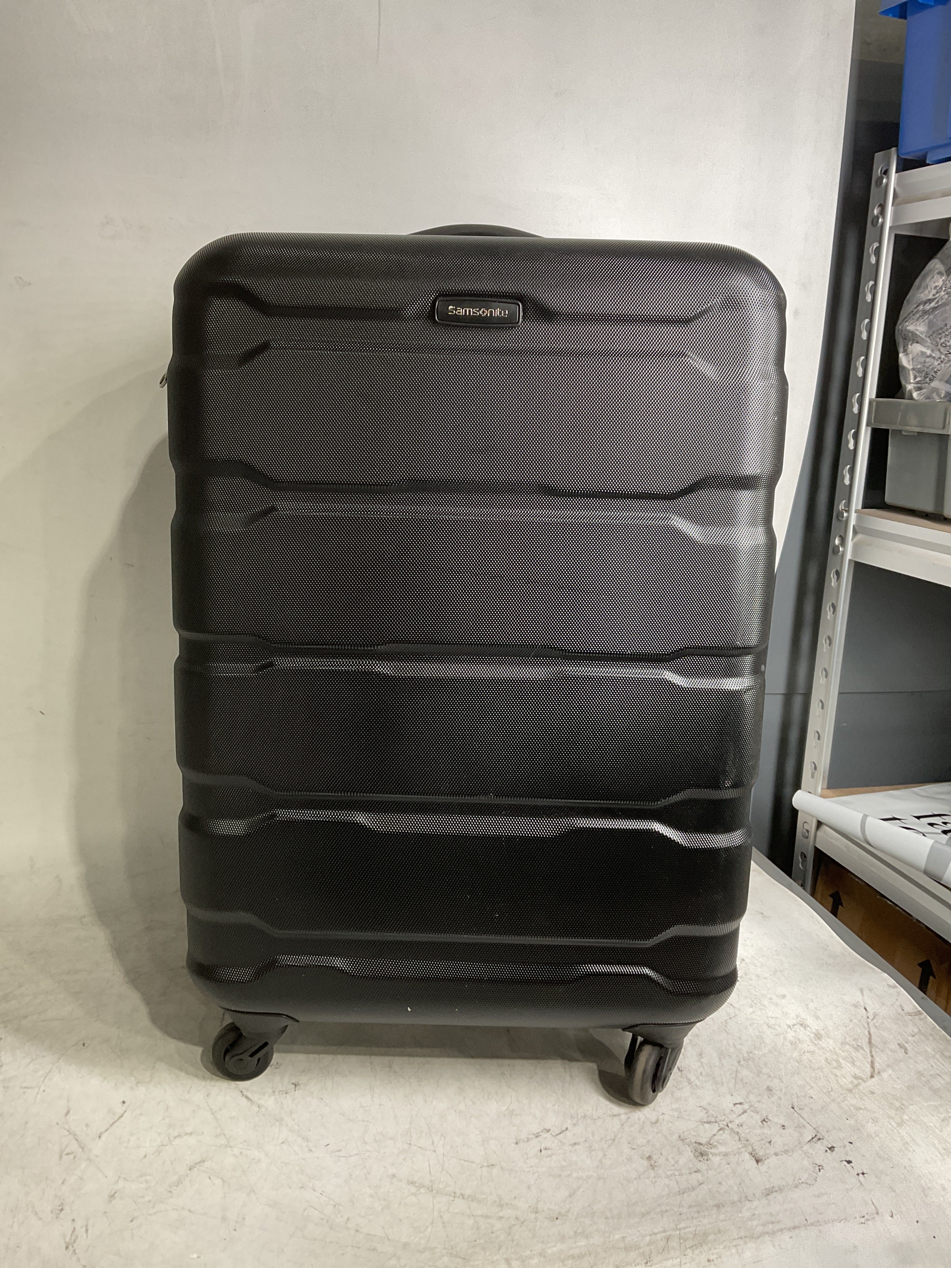 Samsonite Omni Pc Hardside Expandable Luggage with Spinner Wheels ( Black , Checked-Medium 24-Inch ) Black Checked Medium 24 Inch U29