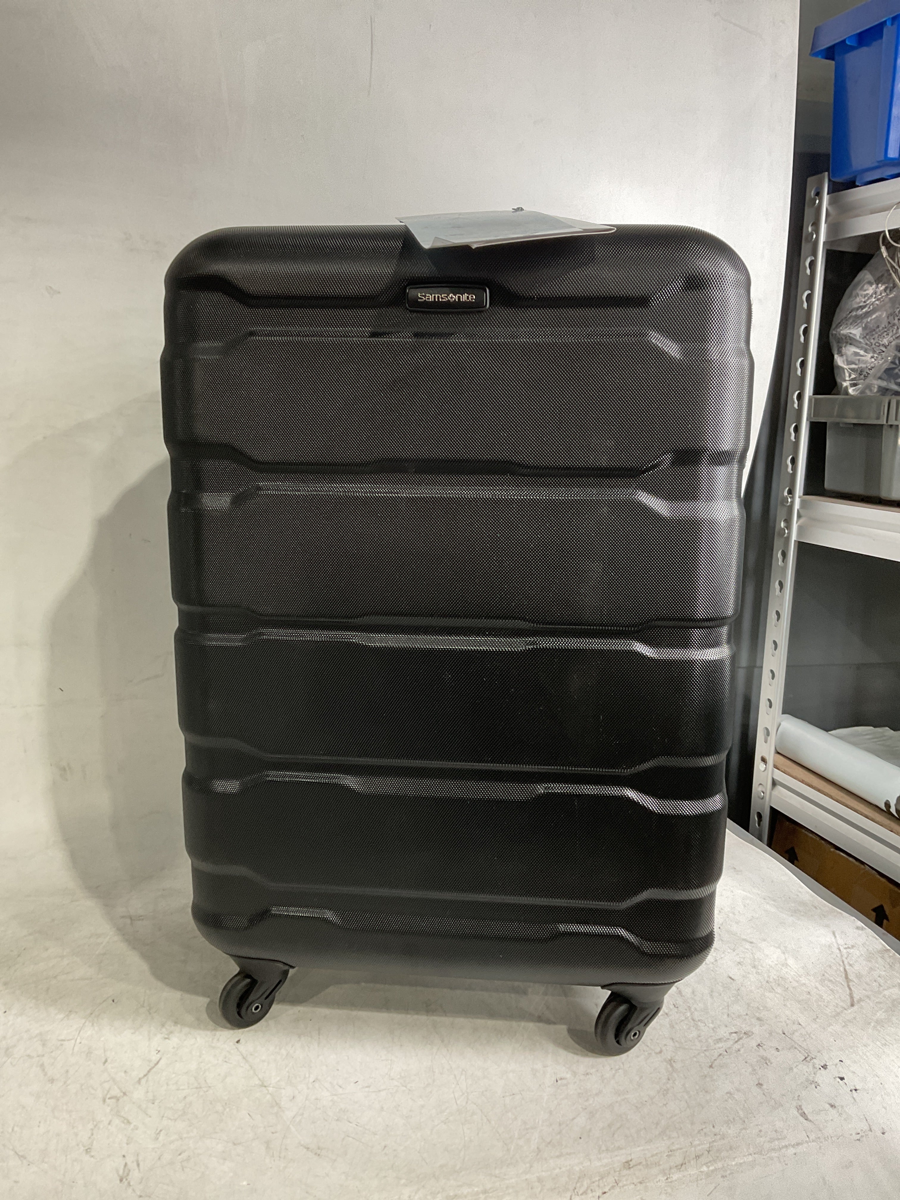 Samsonite Omni Pc Hardside Expandable Luggage with Spinner Wheels ( Black , Checked-Medium 24-Inch ) Black Checked Medium 24 Inch U31