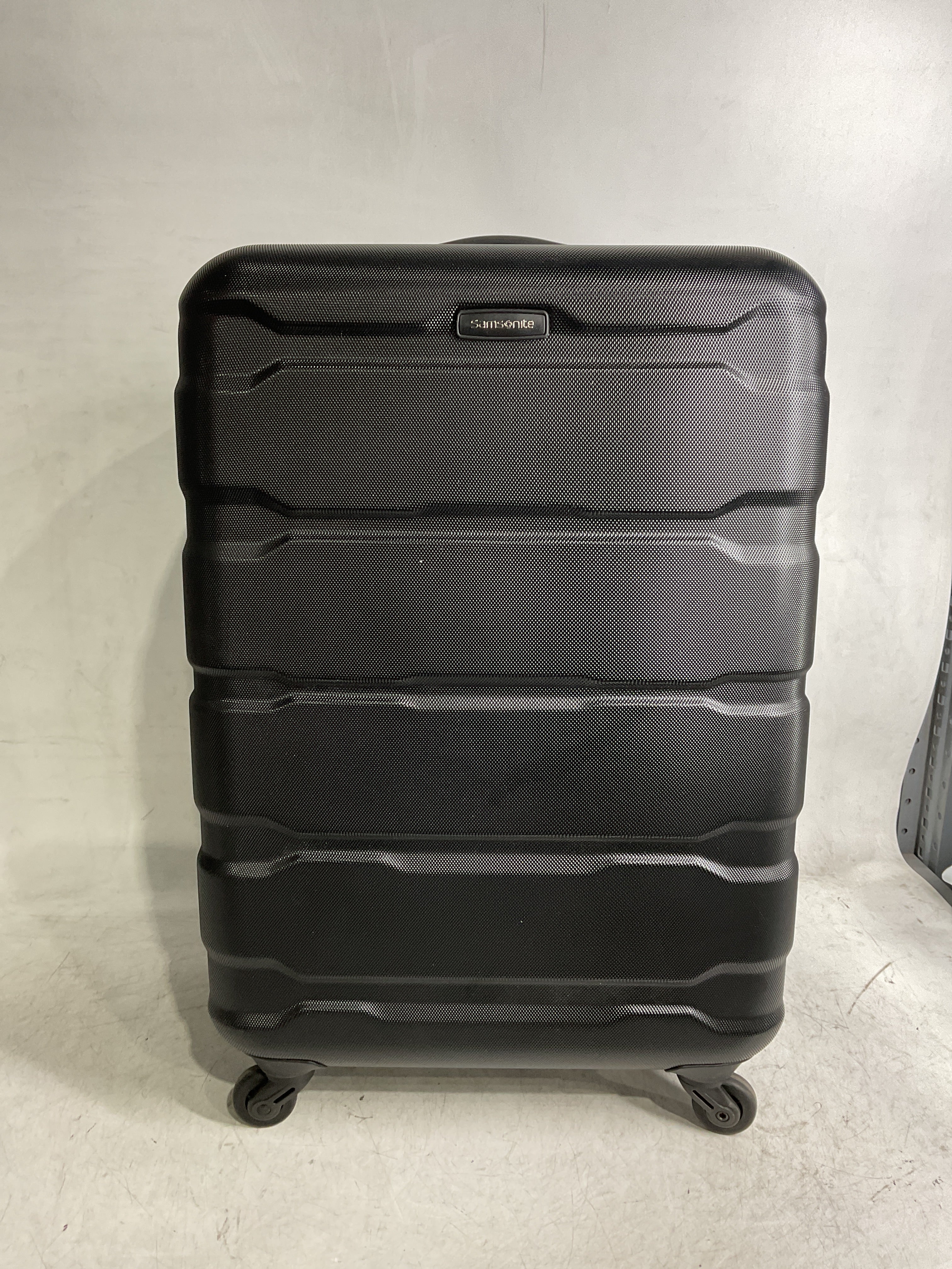 Samsonite Omni Pc Hardside Expandable Luggage with Spinner Wheels ( Black , Checked-Medium 24-Inch ) Black Checked Medium 24 Inch U32