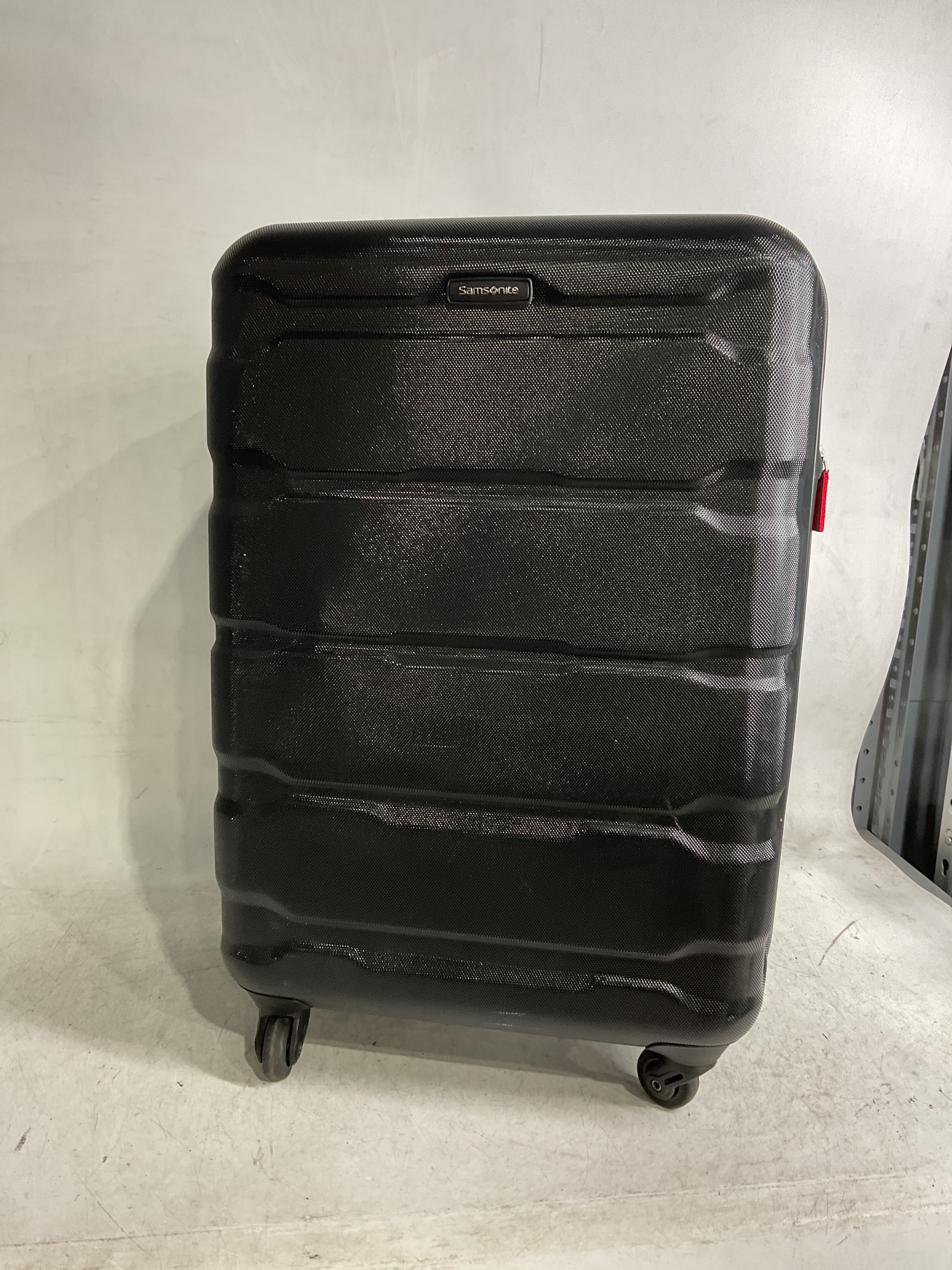 Samsonite Omni Pc Hardside Expandable Luggage with Spinner Wheels ( Black , Checked-Medium 24-Inch ) Black Checked Medium 24 Inch U33