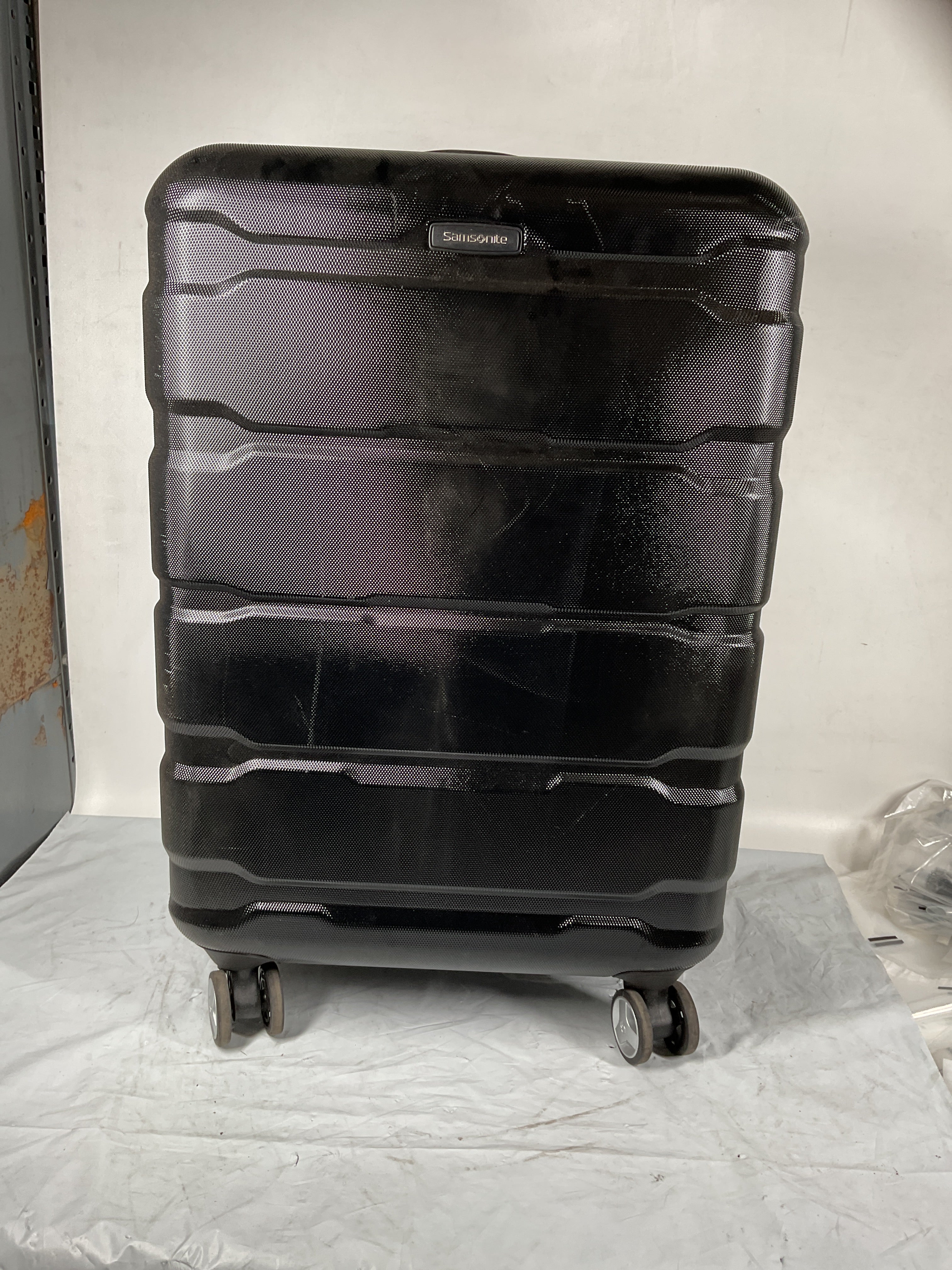 Samsonite Omni Checked-Medium 24-Inch PC Hardside Expandable Luggage with Spinner Wheels ( Black , Checked-Medium 24-Inch ) Black Checked Medium 24 Inch U36
