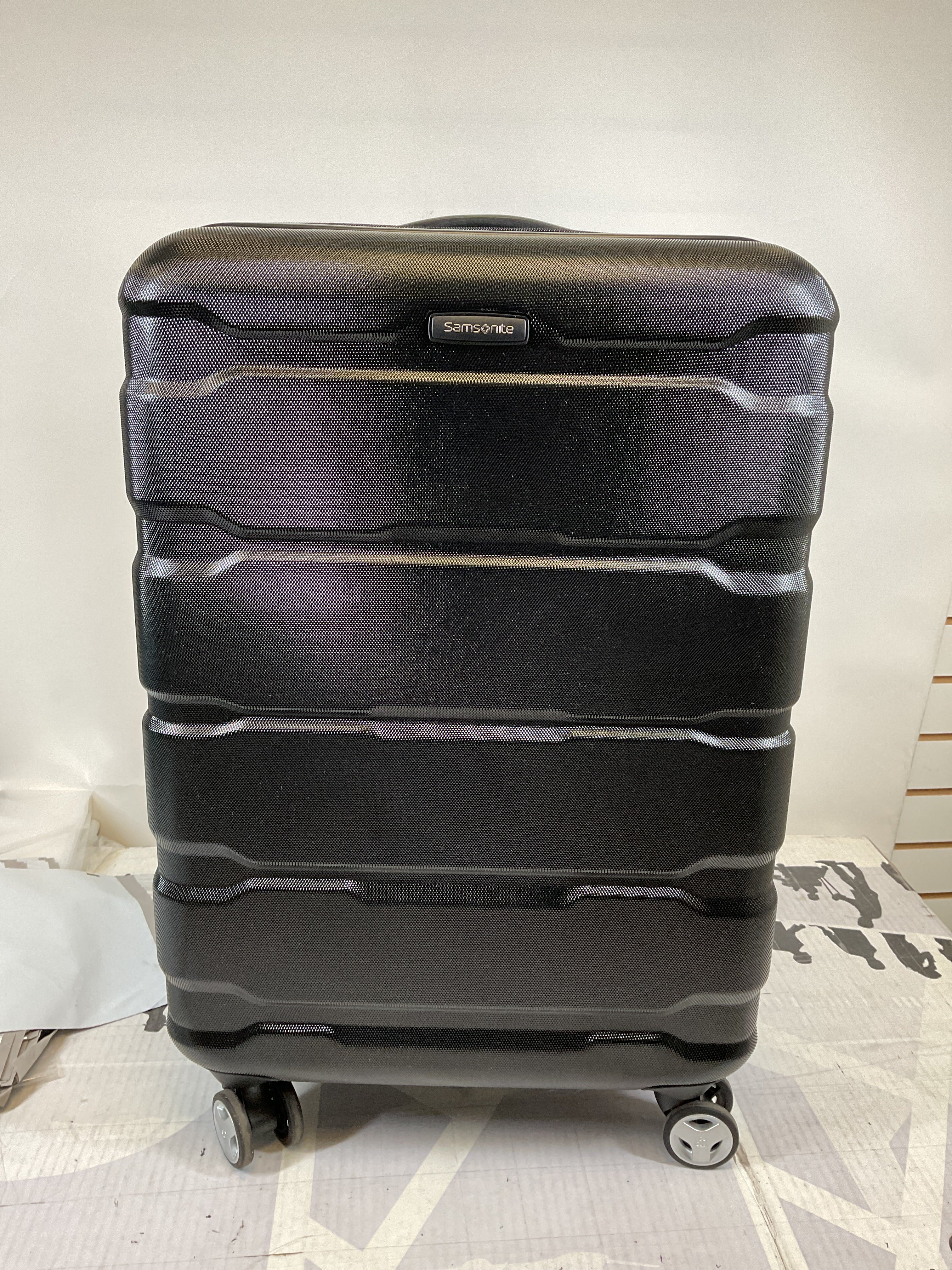 Samsonite Omni Checked-Medium 24-Inch PC Hardside Expandable Luggage with Spinner Wheels ( Black , Checked-Medium 24-Inch ) Black Checked Medium 24 Inch U37