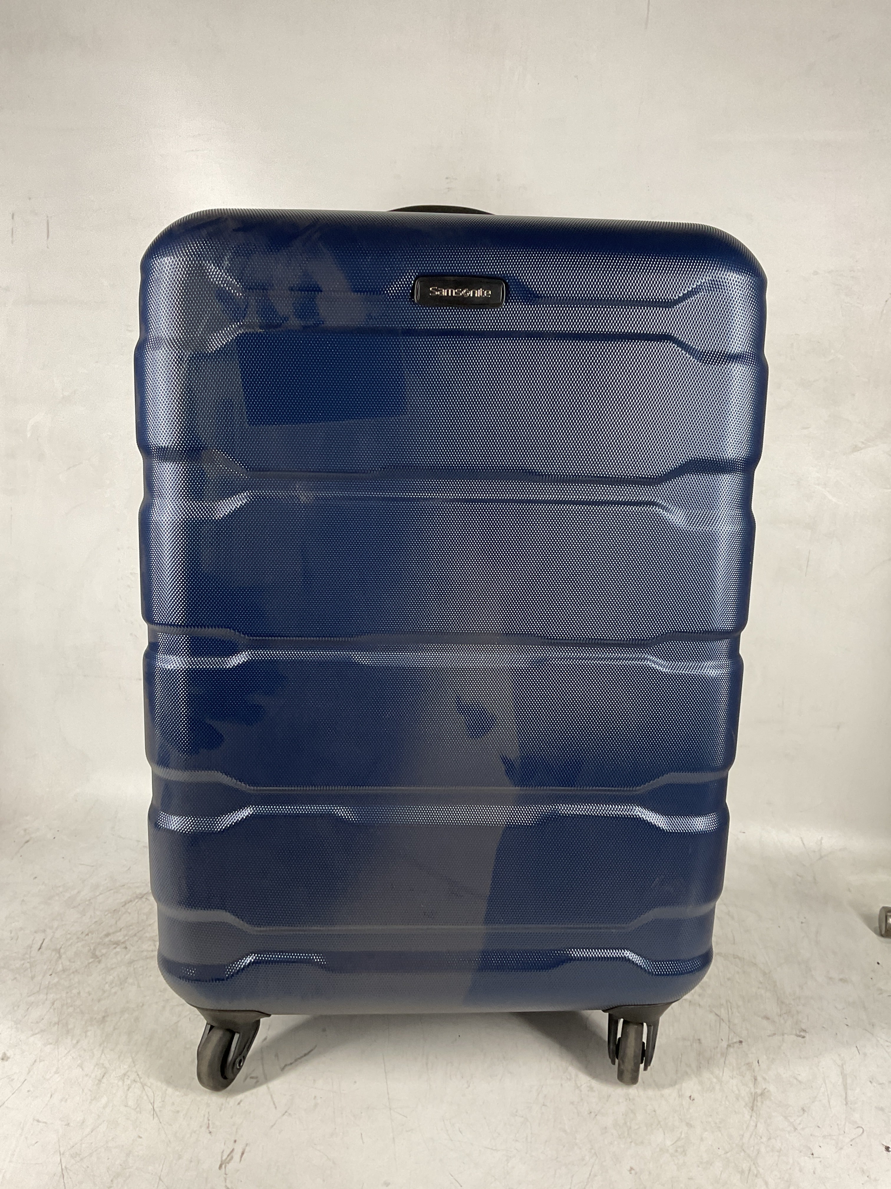 Samsonite Omni Pc Hardside Expandable Luggage with Spinner Wheels ( Navy , Checked-Medium 24-Inch ) Navy Checked Medium 24 Inch U30