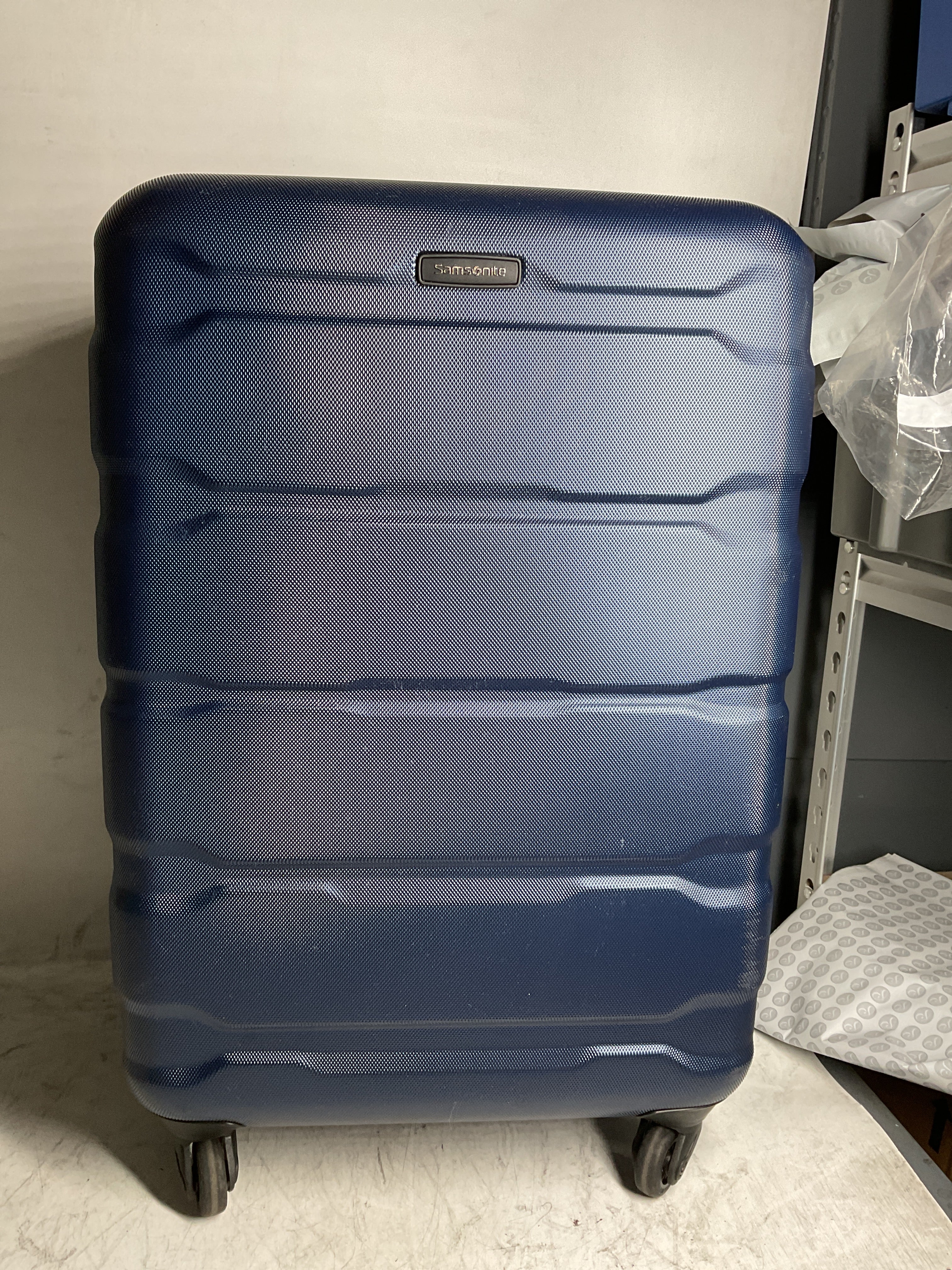 Samsonite Omni Pc Hardside Expandable Luggage with Spinner Wheels ( Navy , Checked-Medium 24-Inch ) Navy Checked Medium 24 Inch U31