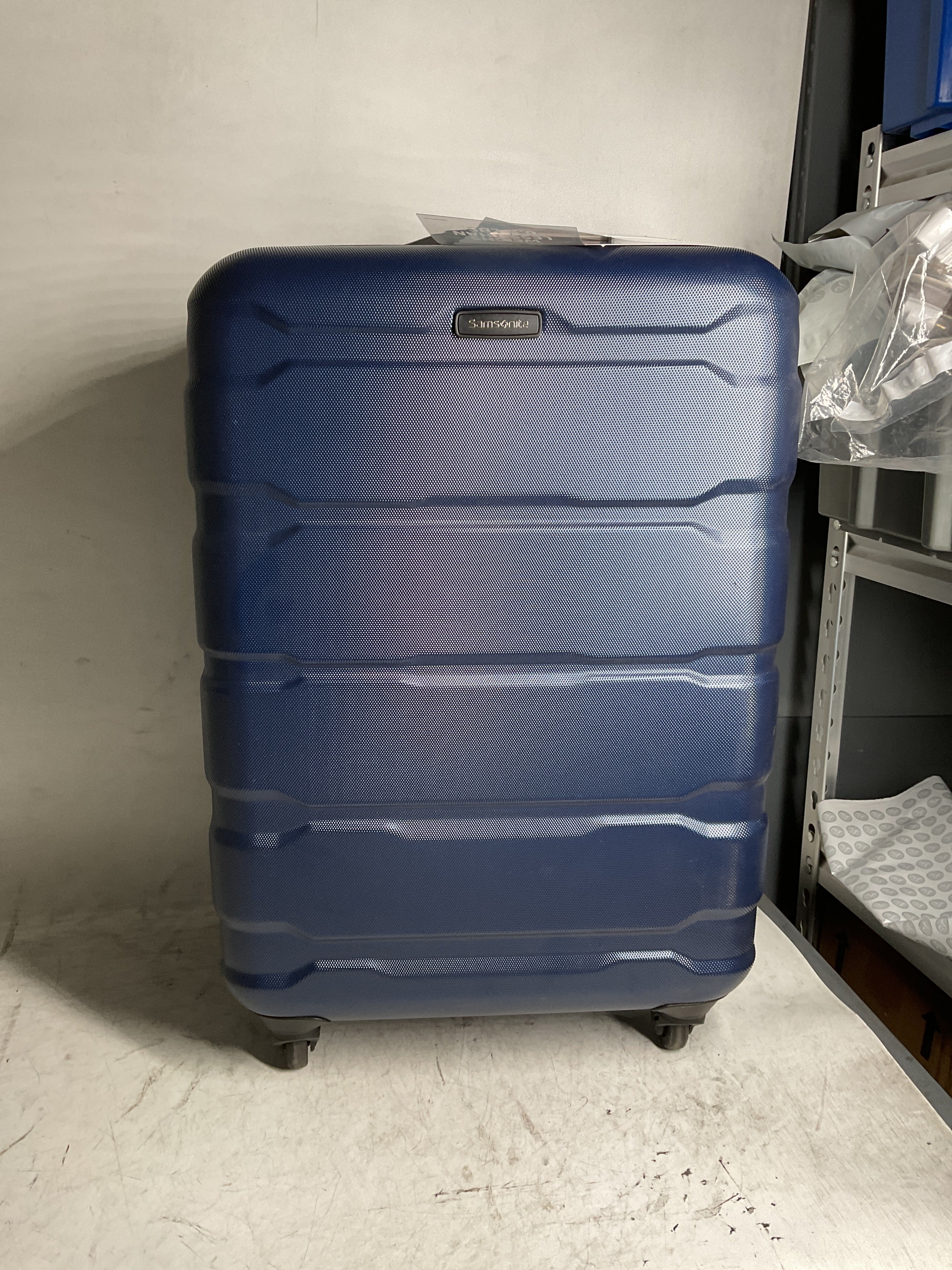 Samsonite Omni Pc Hardside Expandable Luggage with Spinner Wheels ( Navy , Checked-Medium 24-Inch ) Navy Checked Medium 24 Inch U32
