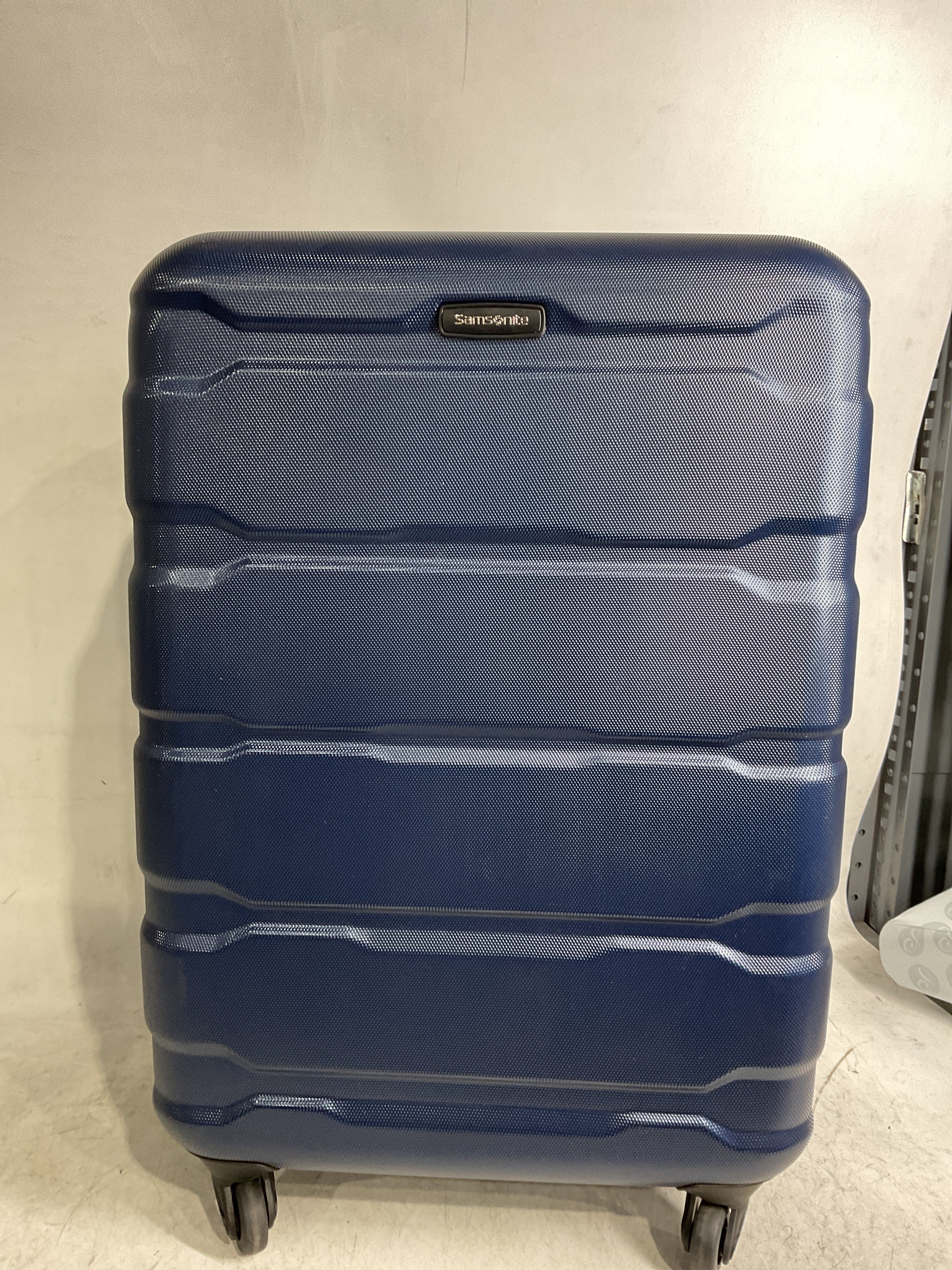 Samsonite Omni Pc Hardside Expandable Luggage with Spinner Wheels ( Navy , Checked-Medium 24-Inch ) Navy Checked Medium 24 Inch U37