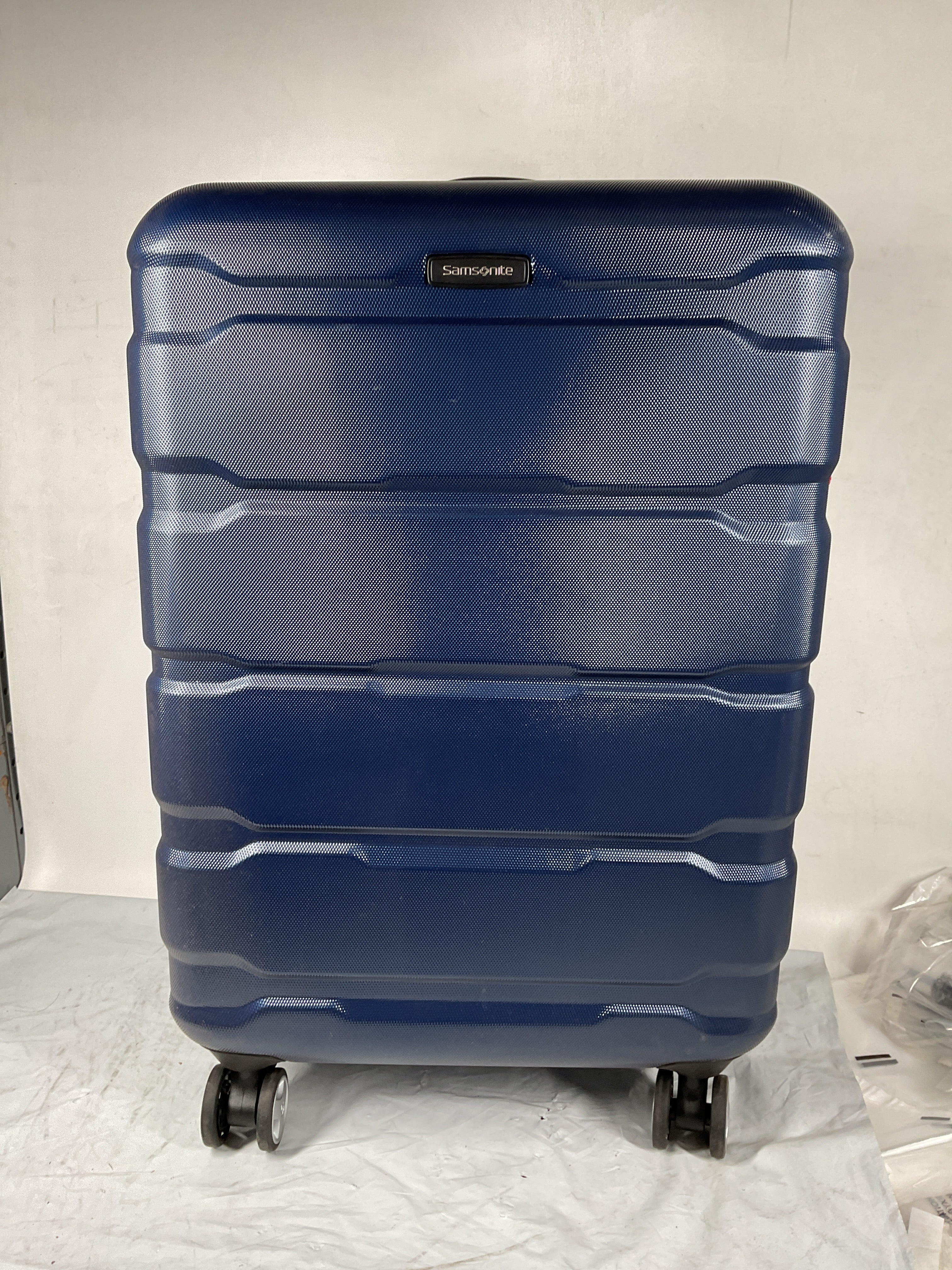Samsonite Omni Checked-Medium 24-Inch PC Hardside Expandable Luggage with Spinner Wheels ( Navy , Checked-Medium 24-Inch ) Navy Checked Medium 24 Inch U44