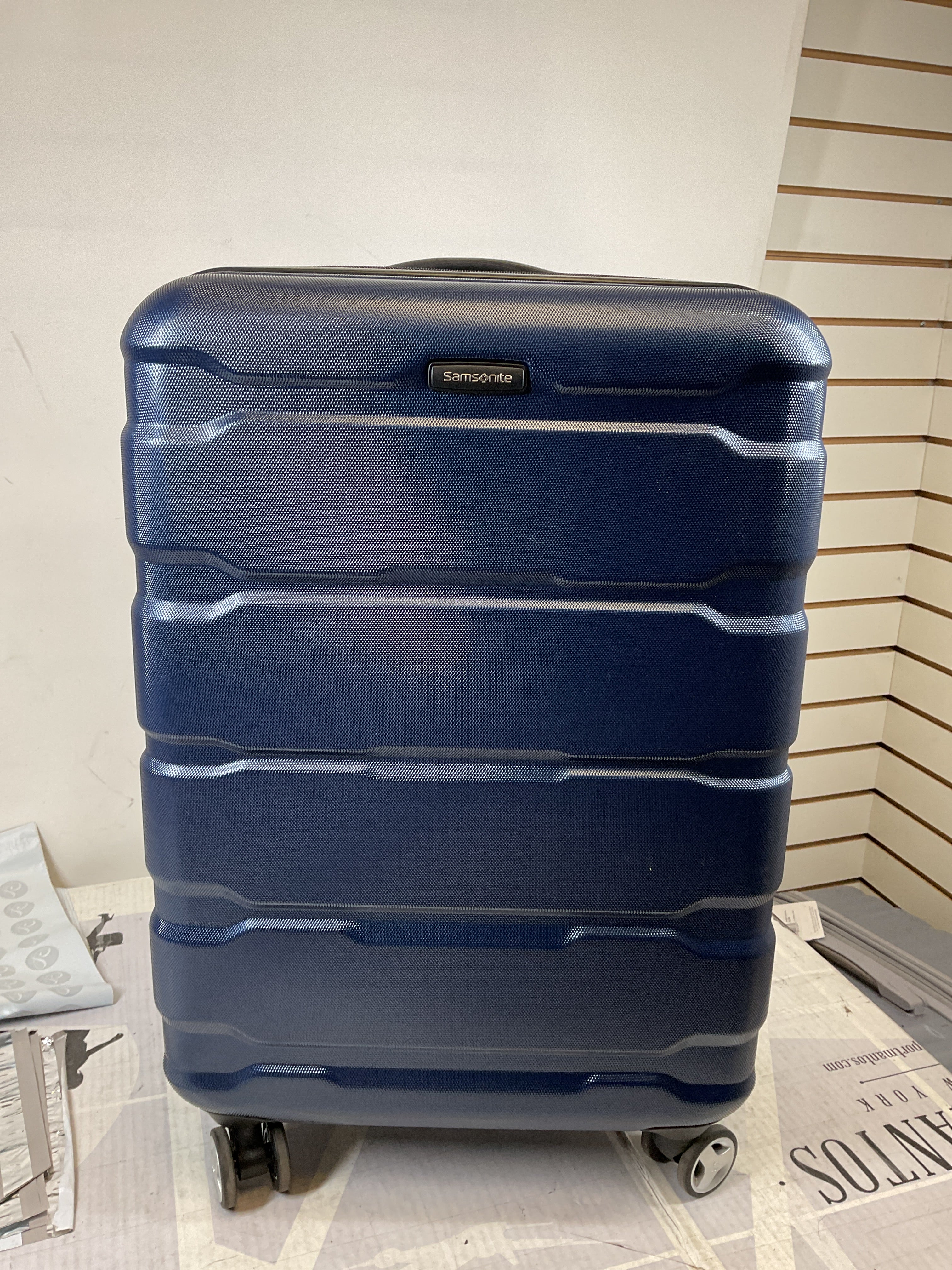 Samsonite Omni Checked-Medium 24-Inch PC Hardside Expandable Luggage with Spinner Wheels ( Navy , Checked-Medium 24-Inch ) Navy Checked Medium 24 Inch U45