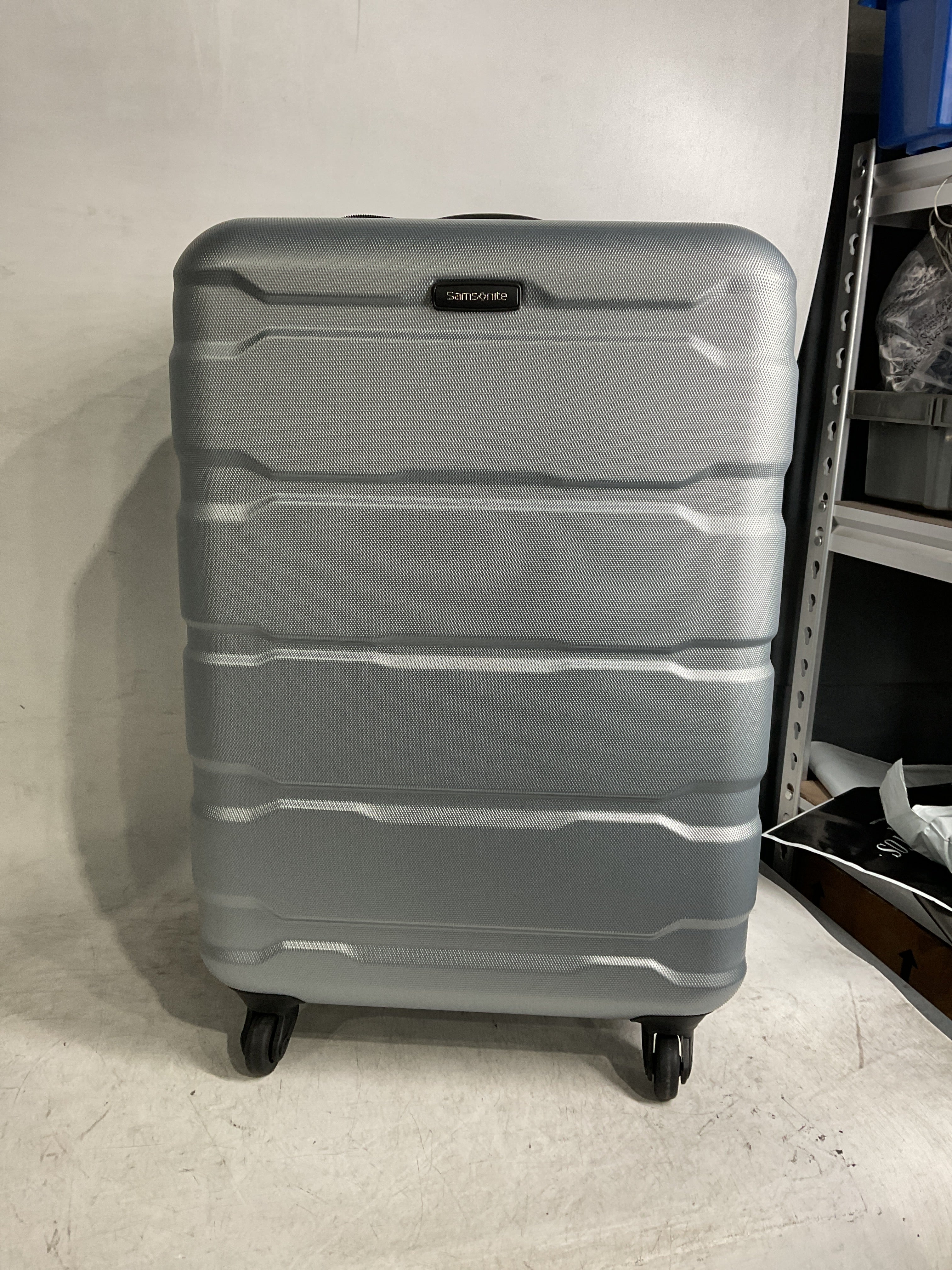 Samsonite Omni Pc Hardside Expandable Luggage with Spinner Wheels ( Silver , Checked-Medium 24-Inch ) Silver Checked Medium 24 Inch U7