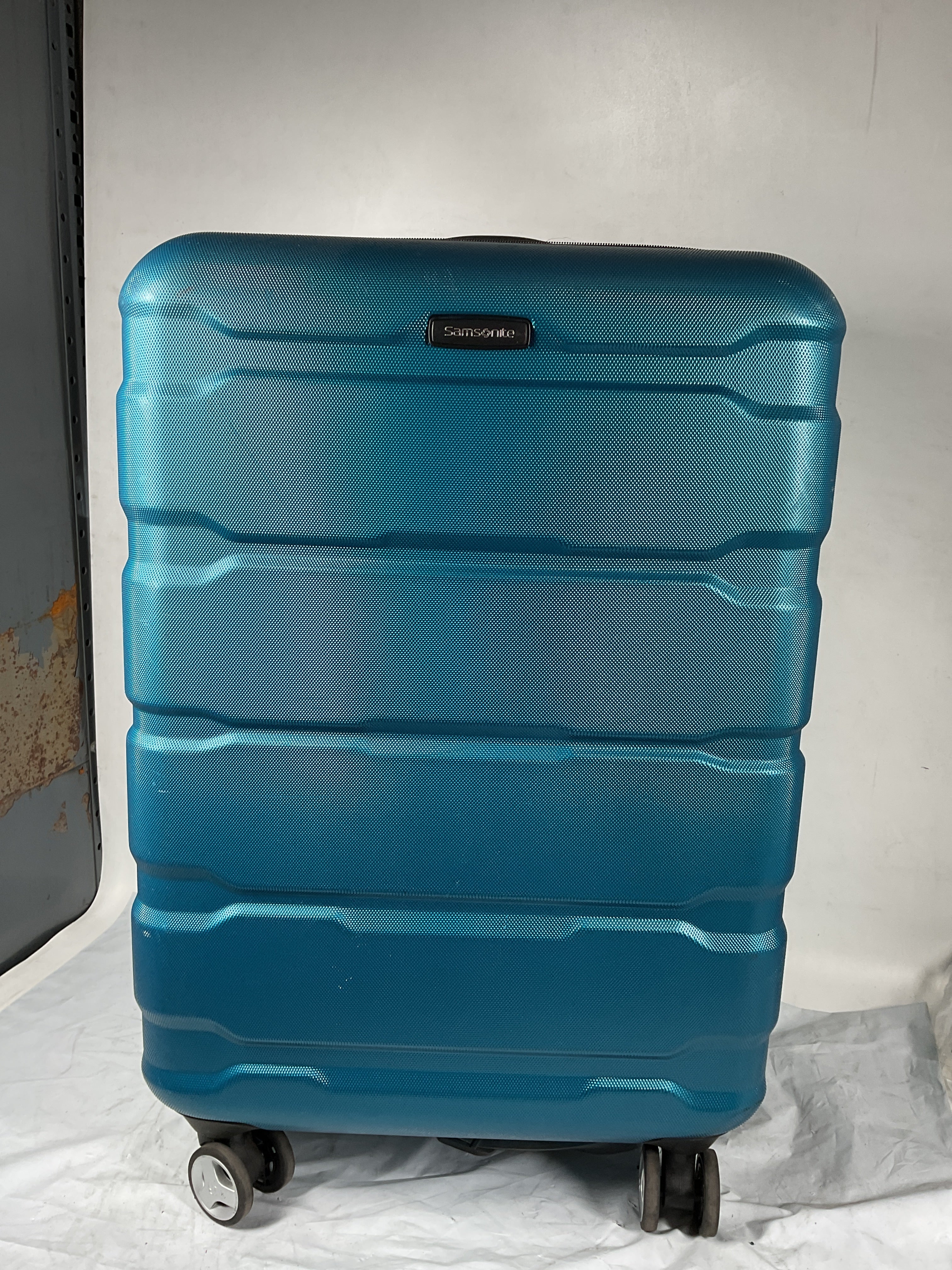Samsonite Omni Checked-Medium 24-Inch PC Hardside Expandable Luggage with Spinner Wheels ( Caribbean Blue , Checked-Medium 24-Inch ) Caribbean Blue Checked Medium 24 Inch U18