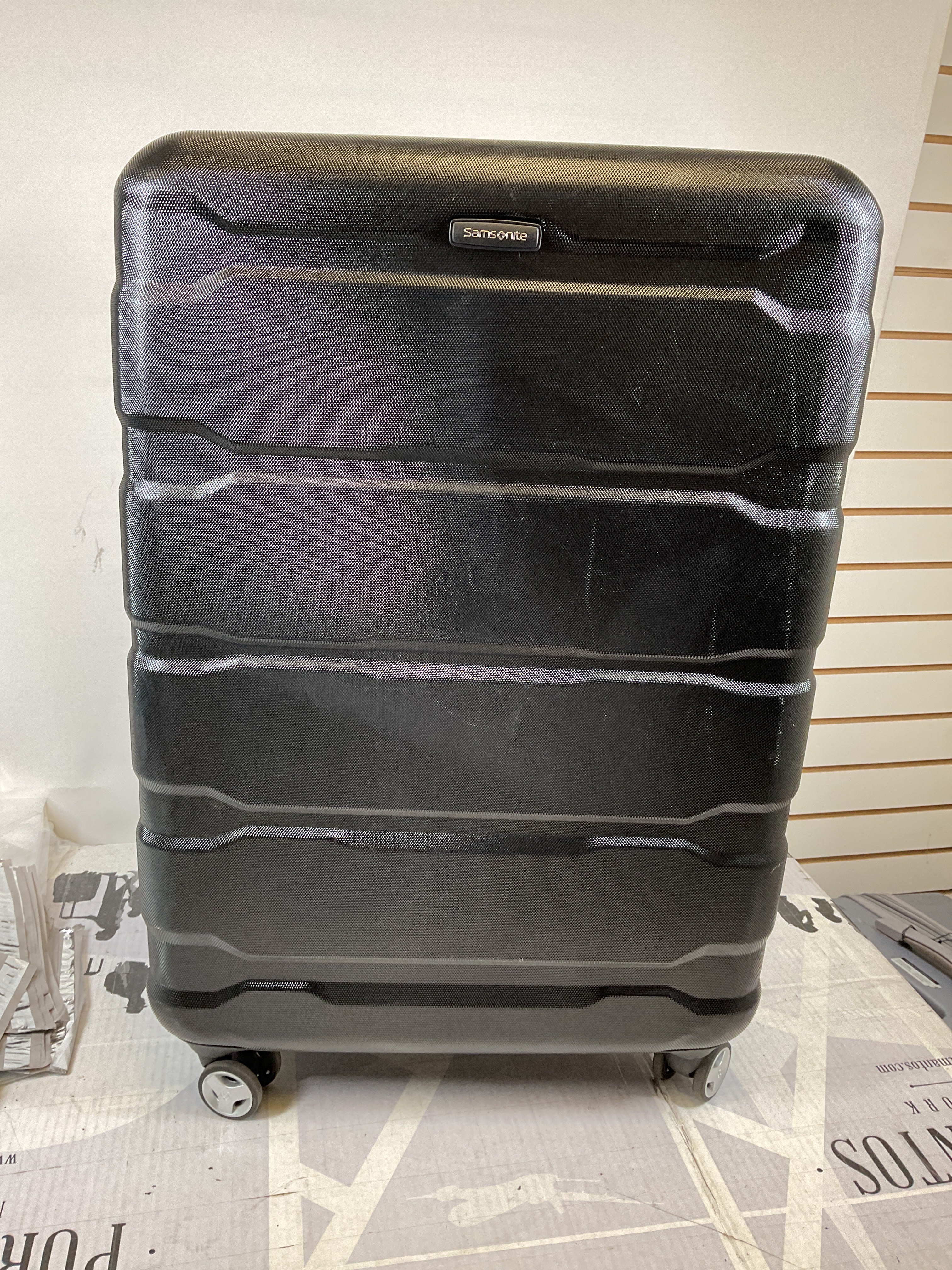 Samsonite Omni Checked-Large 28-Inch PC Hardside Expandable Luggage with Spinner Wheels ( Black , Checked-Large 28-Inch ) Black Checked Large 28 Inch U58