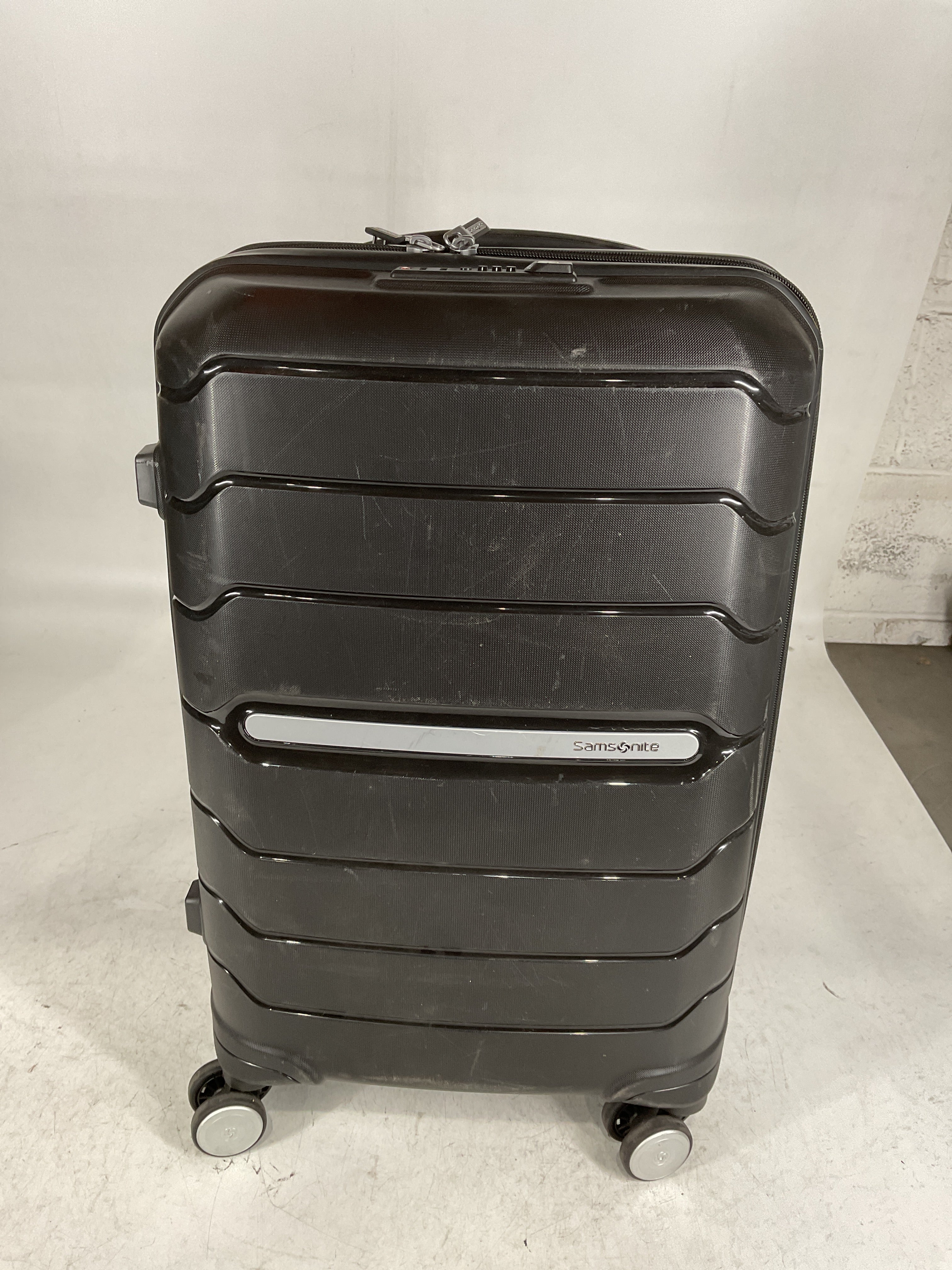 Samsonite Freeform Hardside 21-Inch Spinner U7