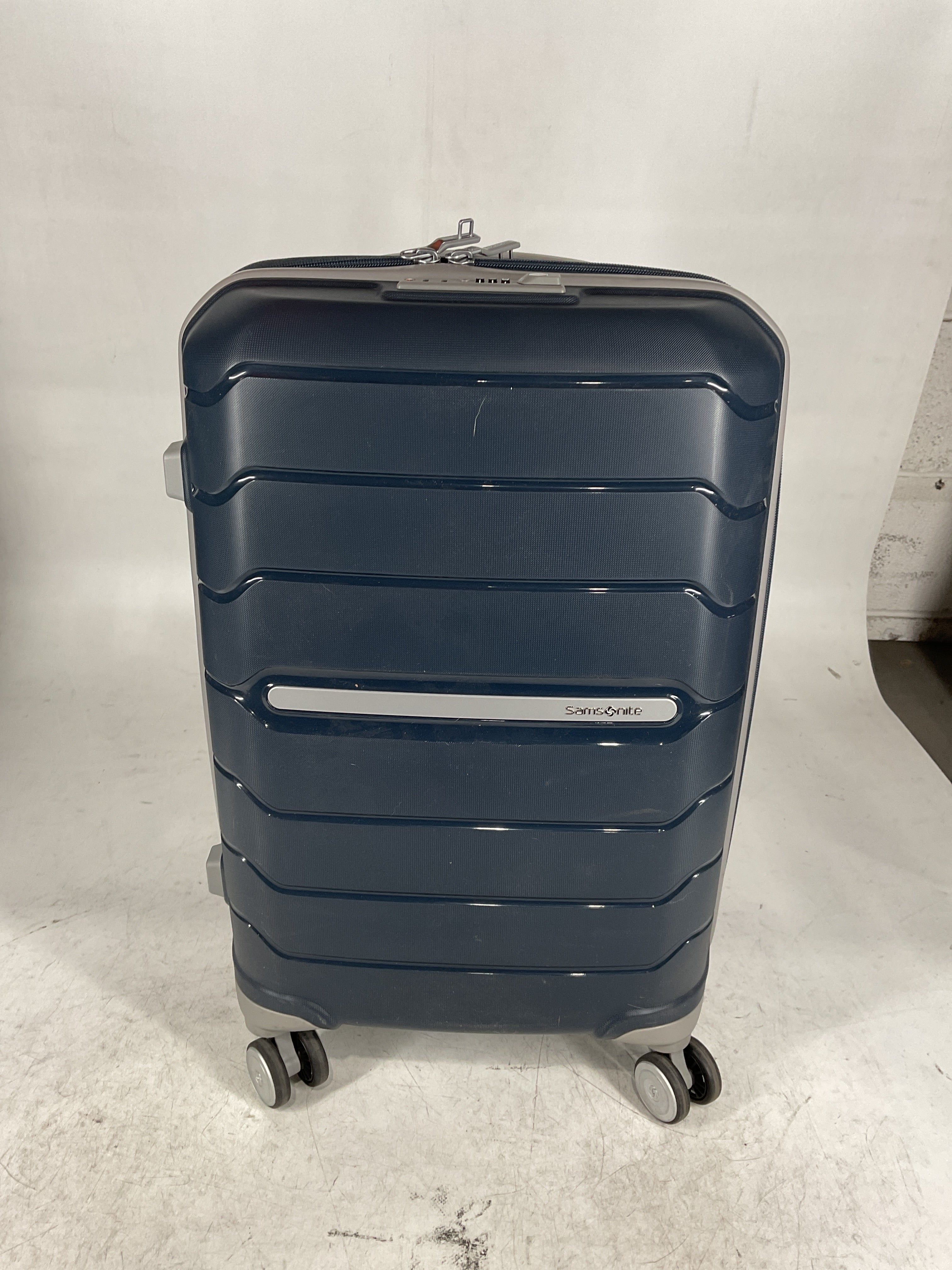 Samsonite Freeform Hardside 28-Inch Spinner U7