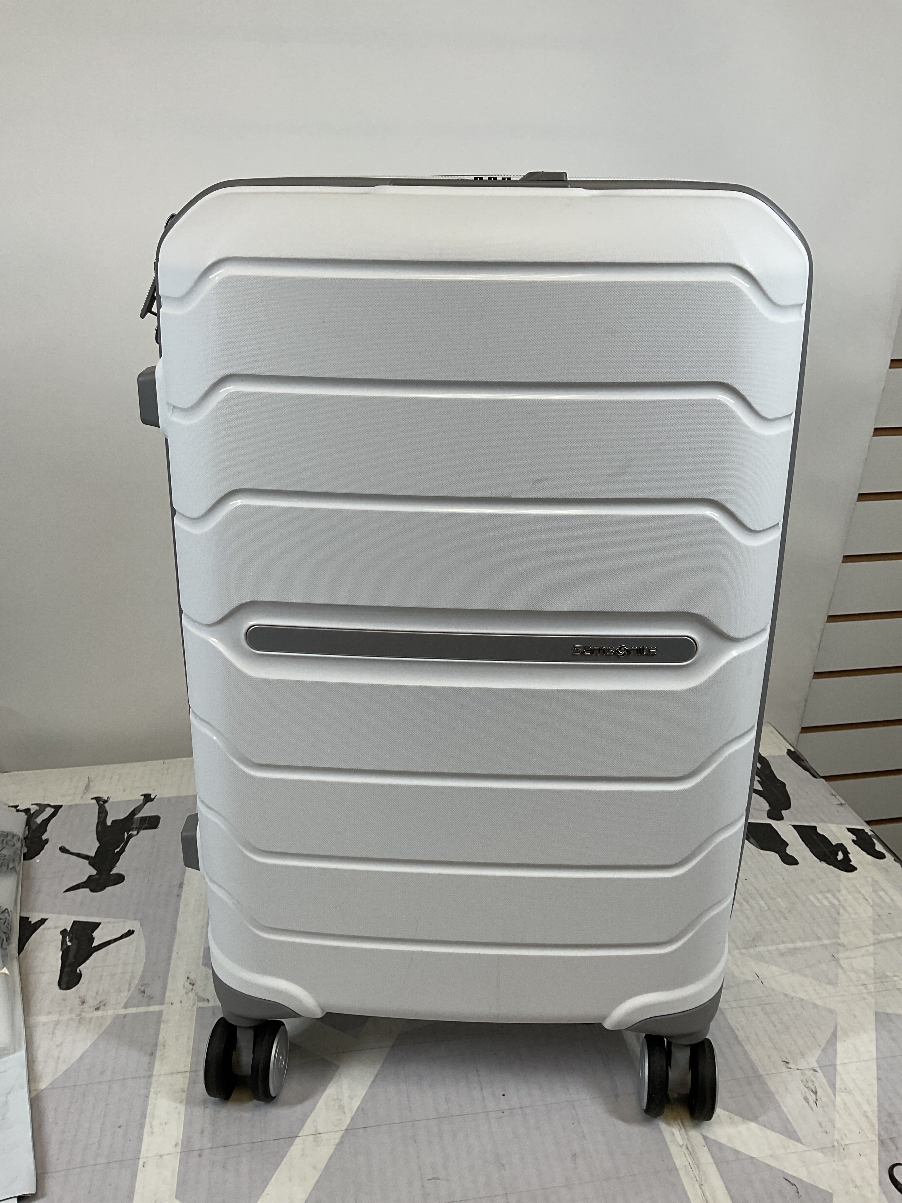 Samsonite Freeform Hardside Expandable with Double Spinner Wheels ( White , Carry-on Spinner ) White Carry On Spinner U8