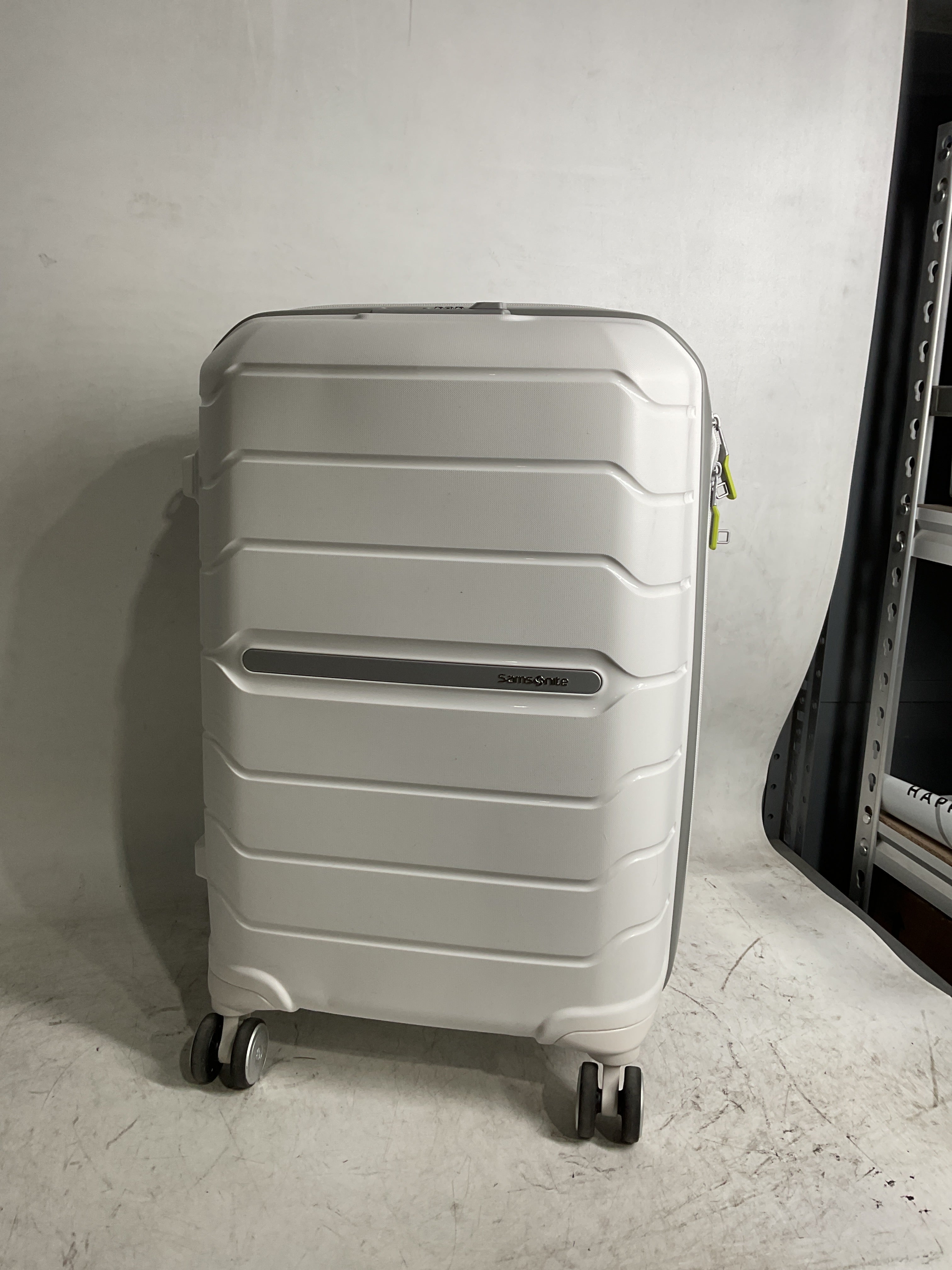 Samsonite Freeform Hardside Expandable with Double Spinner Wheels ( White/Grey , Carry-On 21-Inch ) White/Grey Carry On 21 Inch U5