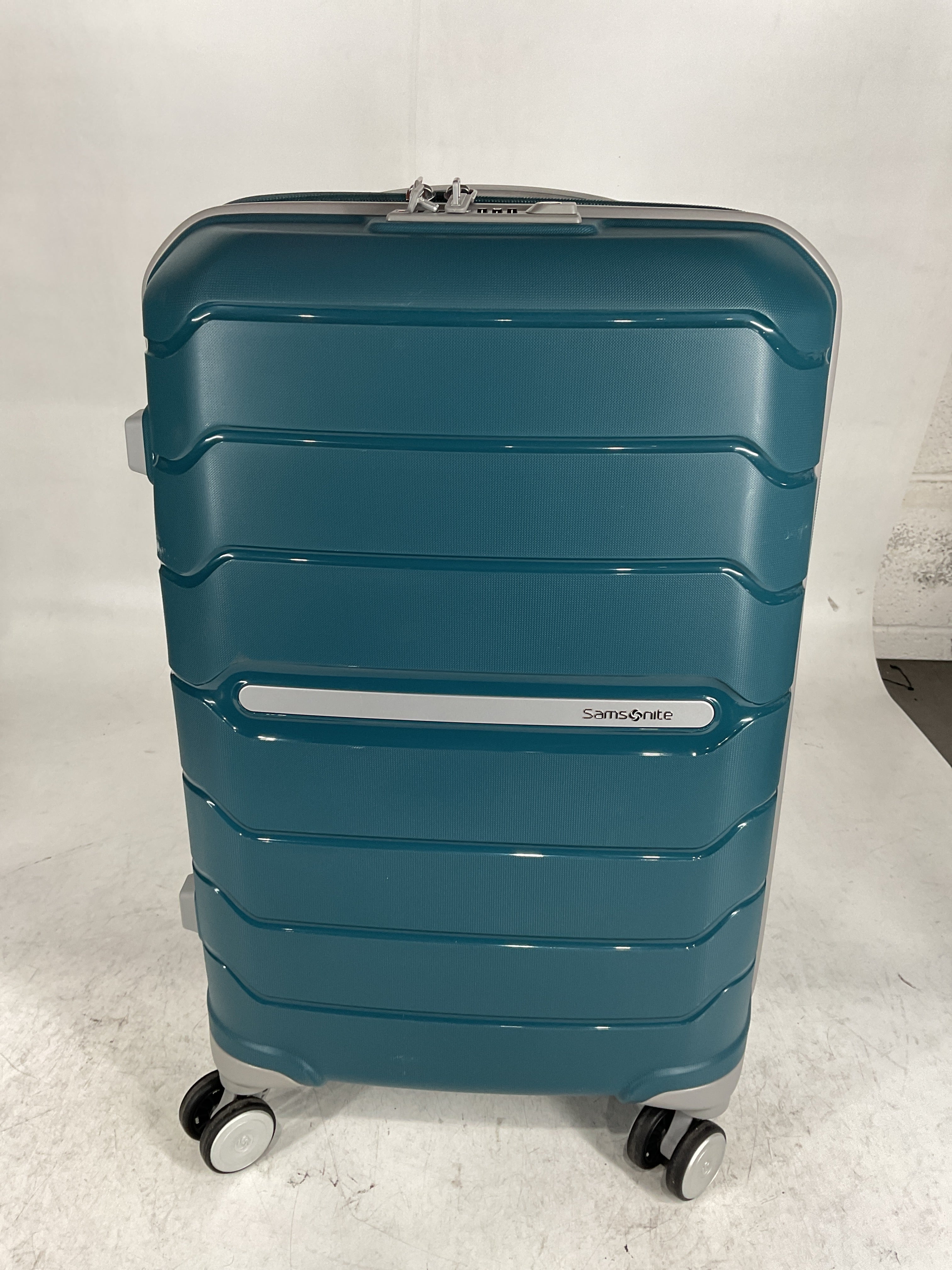 Samsonite Freeform Hardside 21-Inch Spinner U4