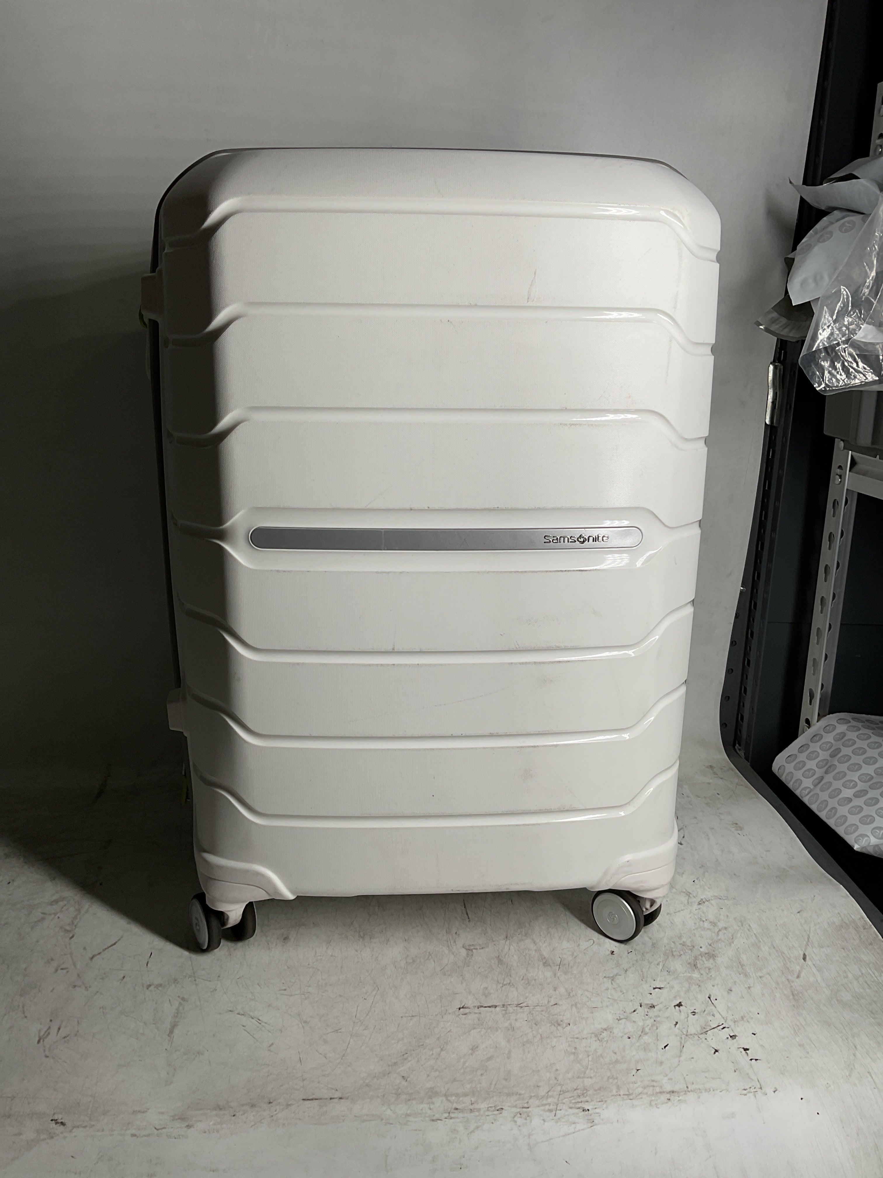 Samsonite Freeform Hardside Expandable with Double Spinner Wheels ( White , Checked-Medium 24-Inch ) White Checked Medium 24 Inch U2