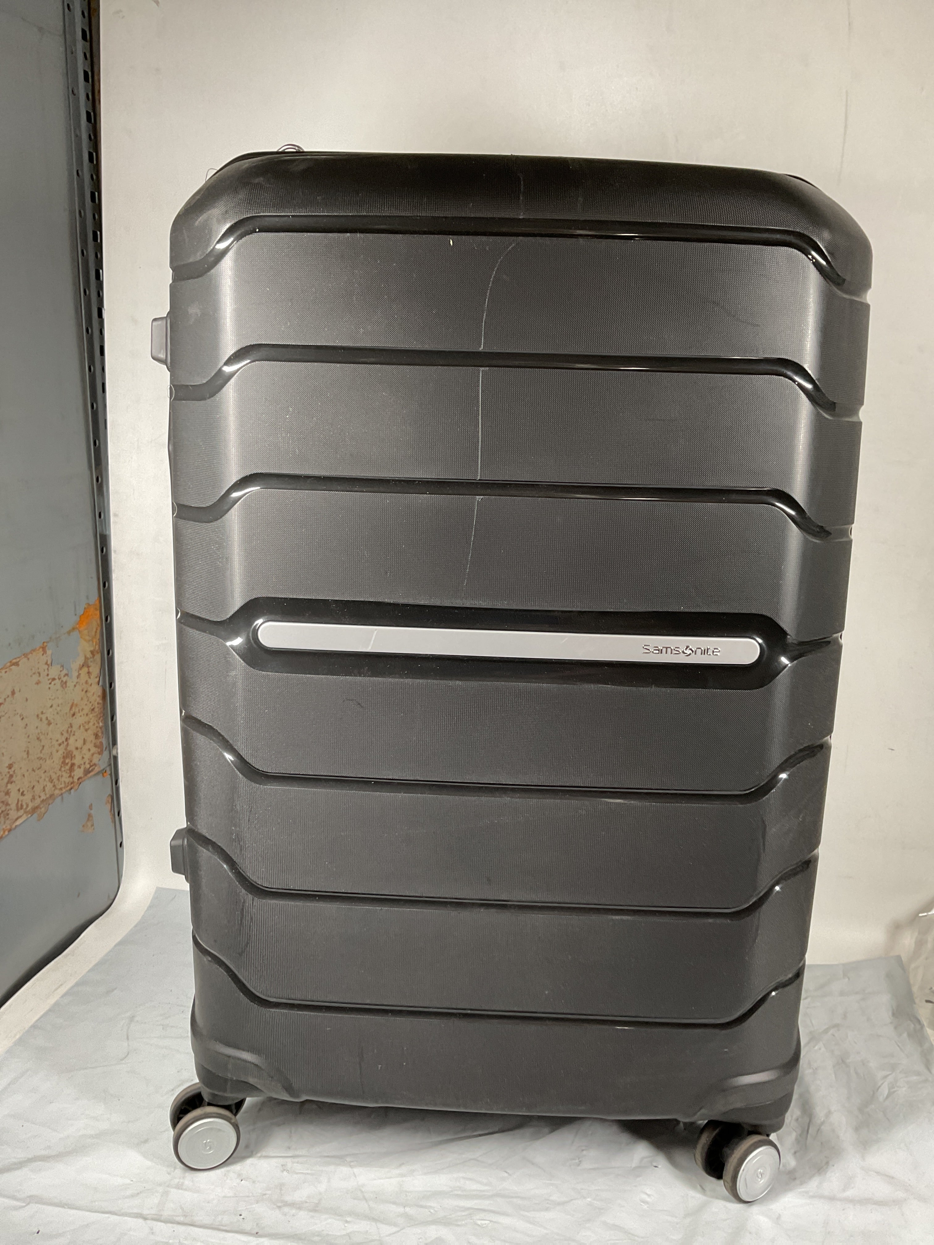 Samsonite Freeform Hardside Expandable with Double Spinner Wheels ( Black , Checked-Large Spinner ) Black Checked Large Spinner U30