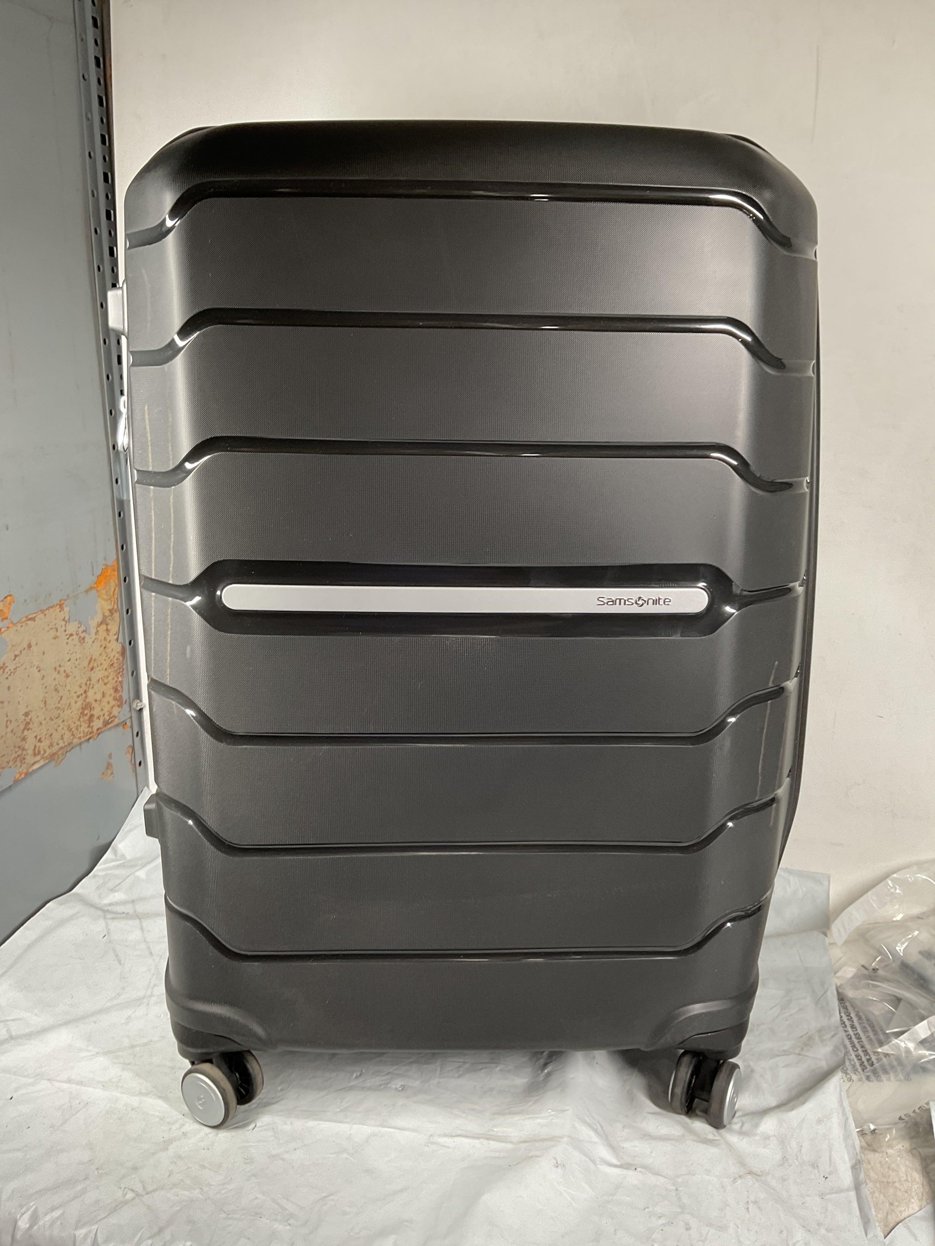 Samsonite Freeform Hardside Expandable with Double Spinner Wheels ( Black , Checked-Large Spinner ) Black Checked Large Spinner U35