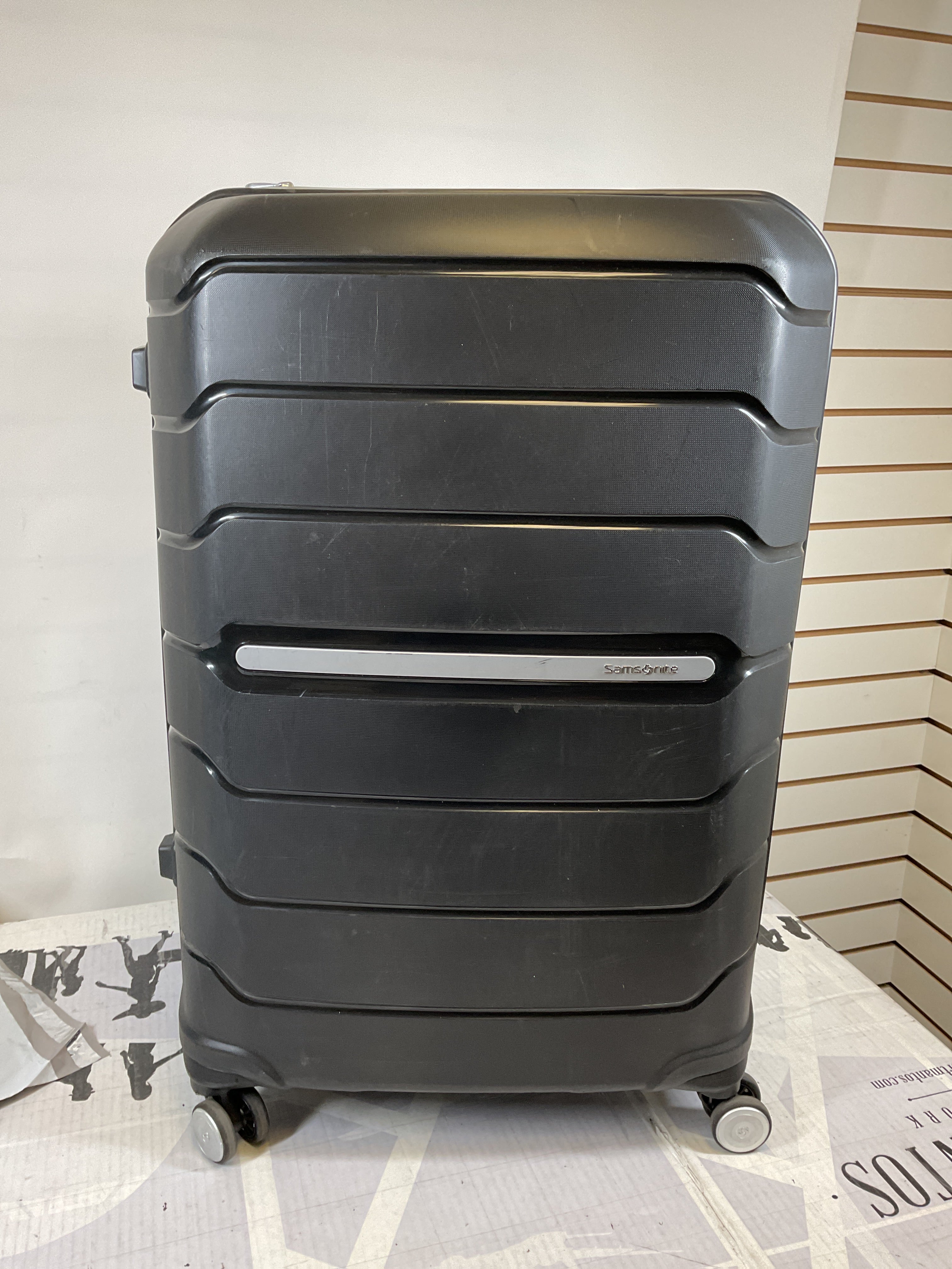 Samsonite Freeform Hardside Expandable with Double Spinner Wheels ( Black , Checked-Large Spinner ) Black Checked Large Spinner U37