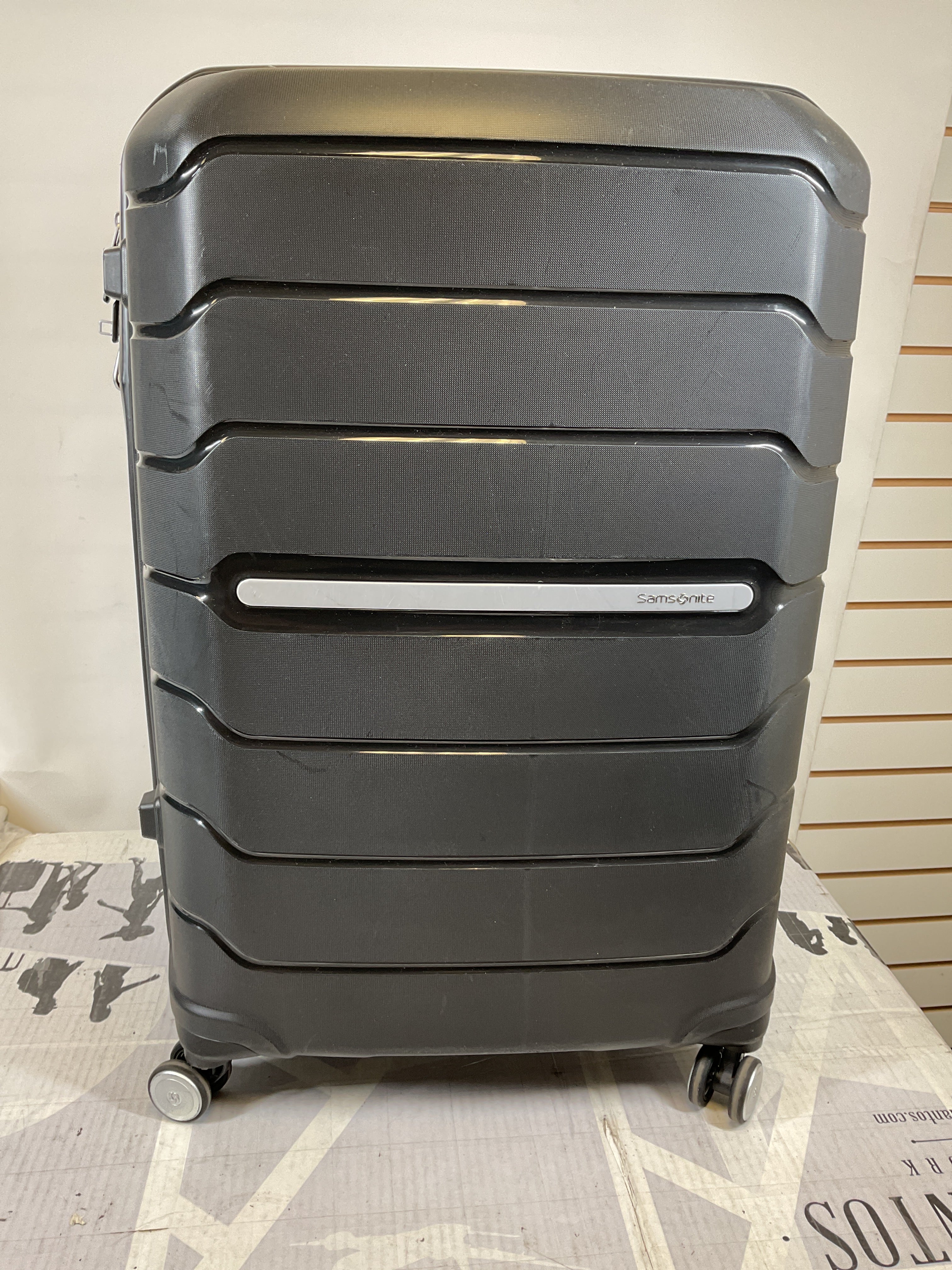 Samsonite Freeform Hardside Expandable with Double Spinner Wheels ( Black , Checked-Large Spinner ) Black Checked Large Spinner U38