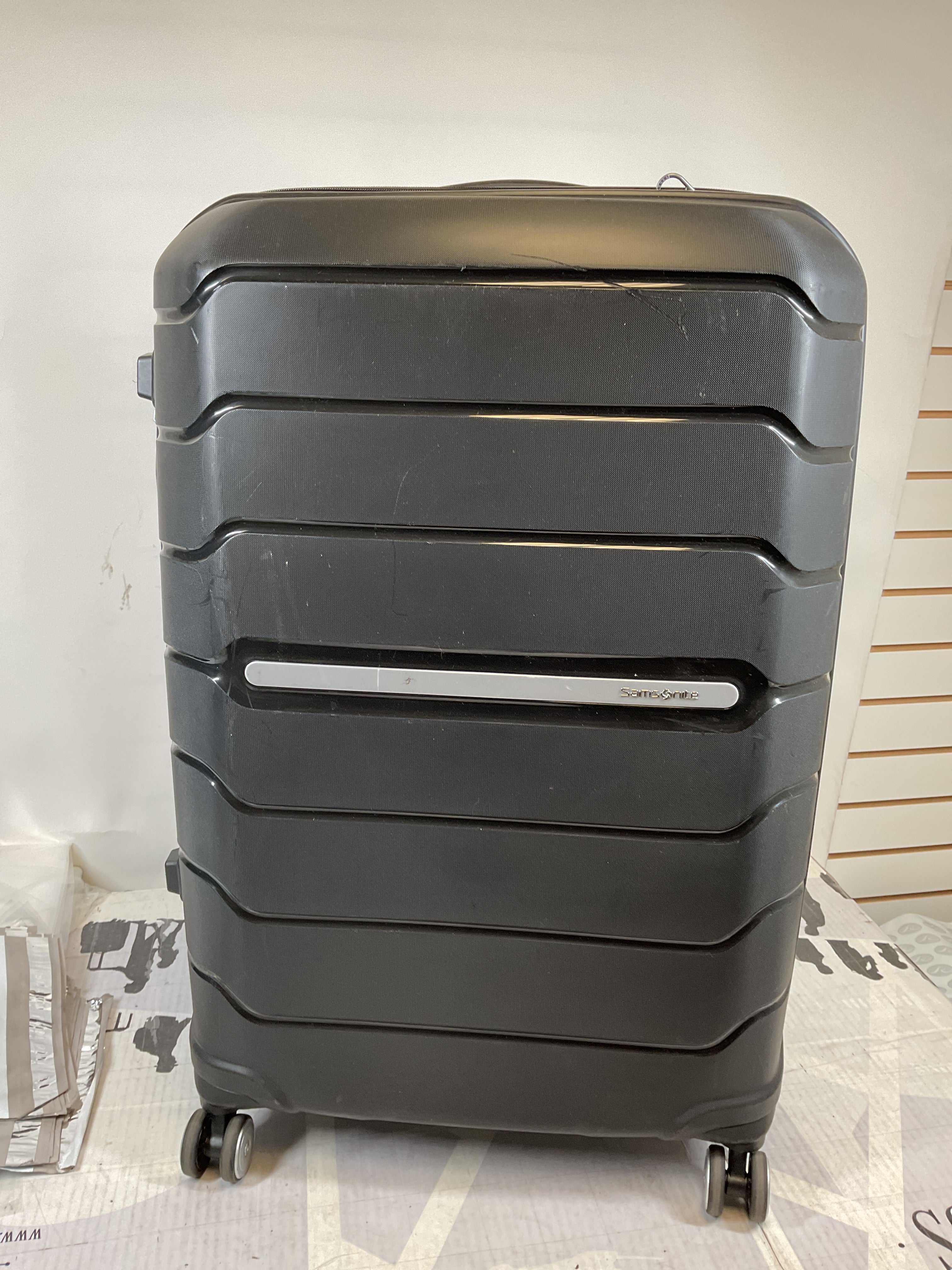 Samsonite Freeform Hardside Expandable with Double Spinner Wheels ( Black , Checked-Large Spinner ) Black Checked Large Spinner U39