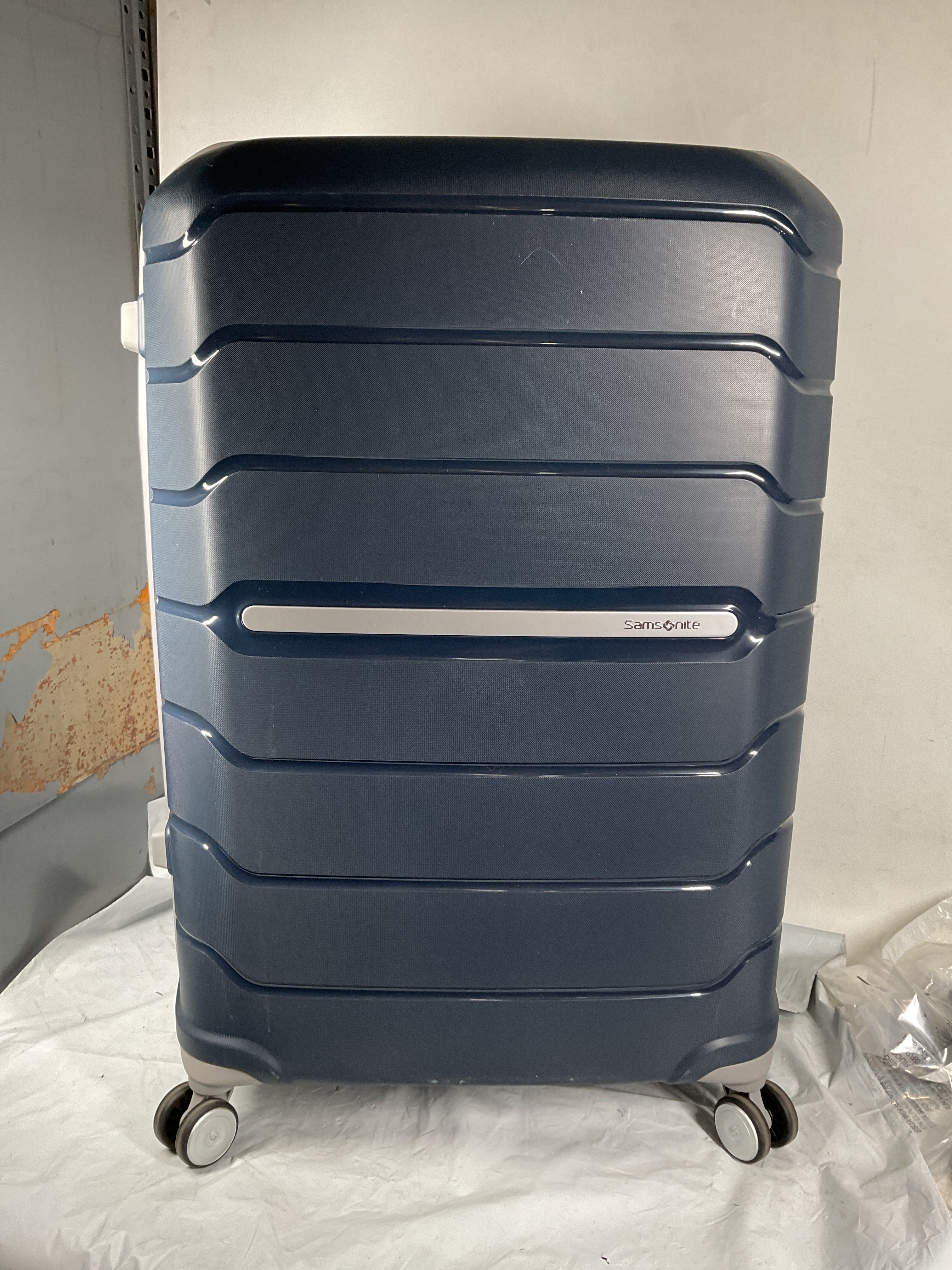 Samsonite Freeform Hardside Expandable with Double Spinner Wheels ( Navy , Checked-Large Spinner ) Navy Checked Large Spinner U28