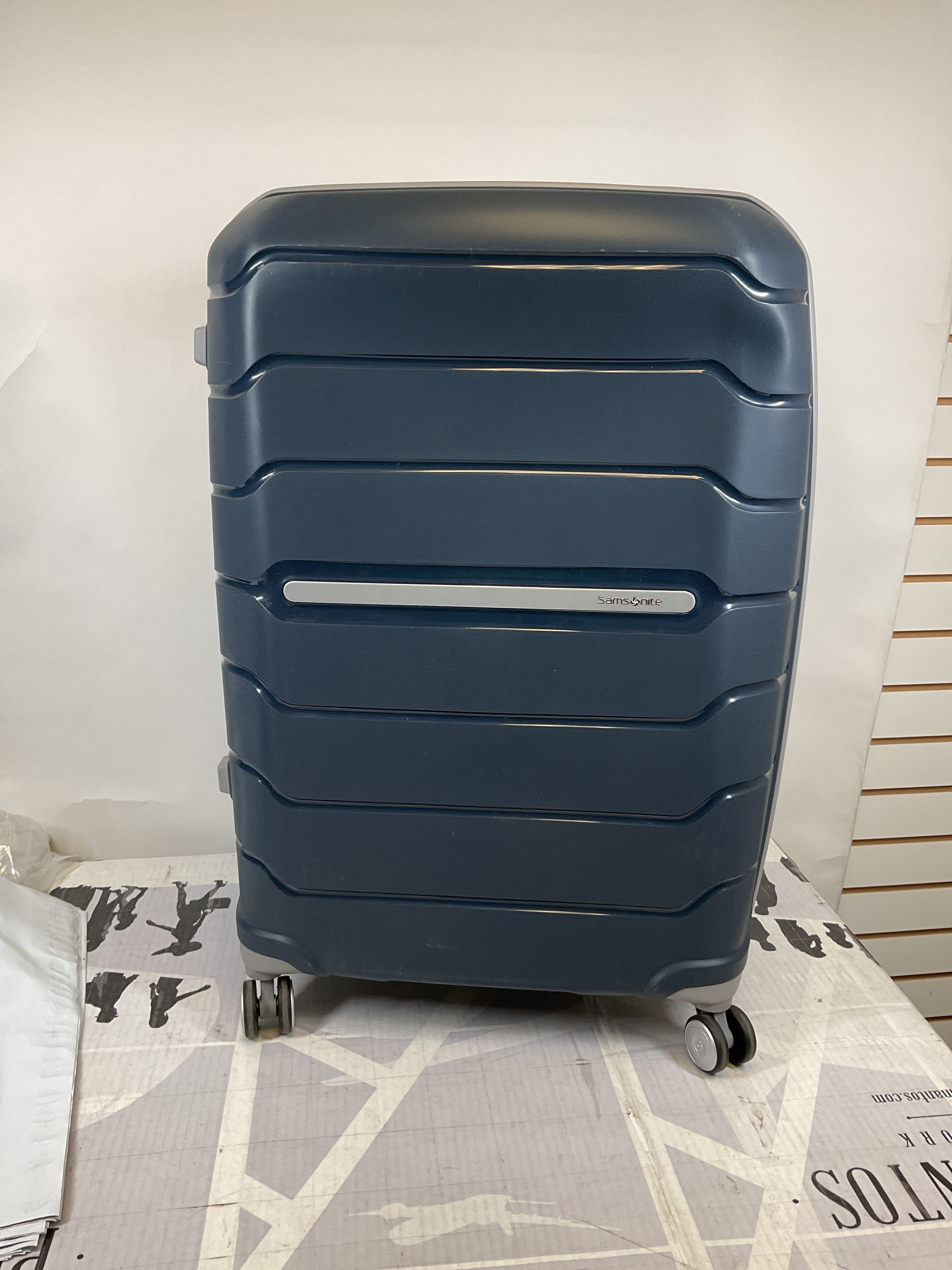 Samsonite Freeform Hardside Expandable with Double Spinner Wheels ( Navy , Checked-Large Spinner ) Navy Checked Large Spinner U30