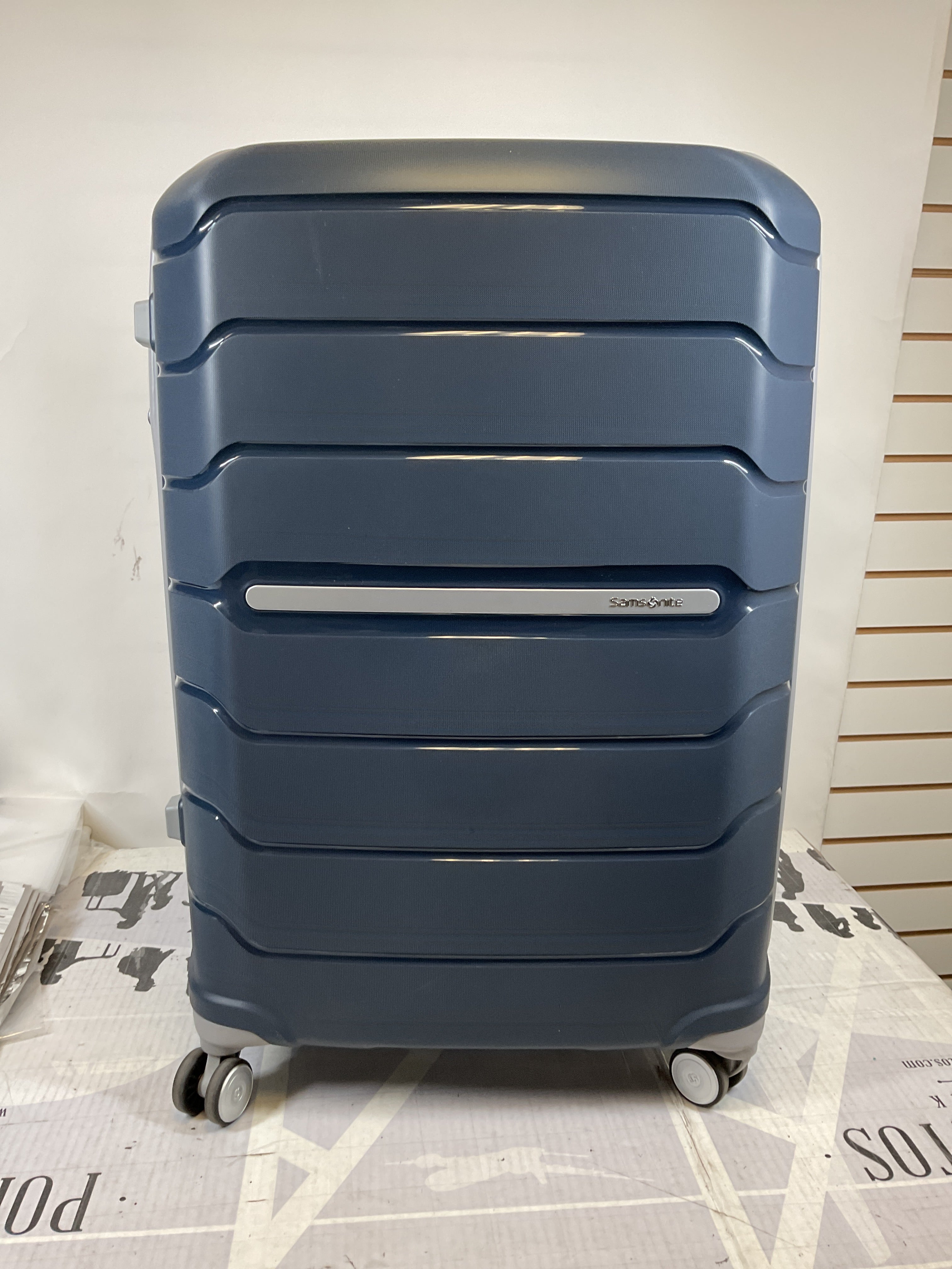 Samsonite Freeform Hardside Expandable with Double Spinner Wheels ( Navy , Checked-Large Spinner ) Navy Checked Large Spinner U32