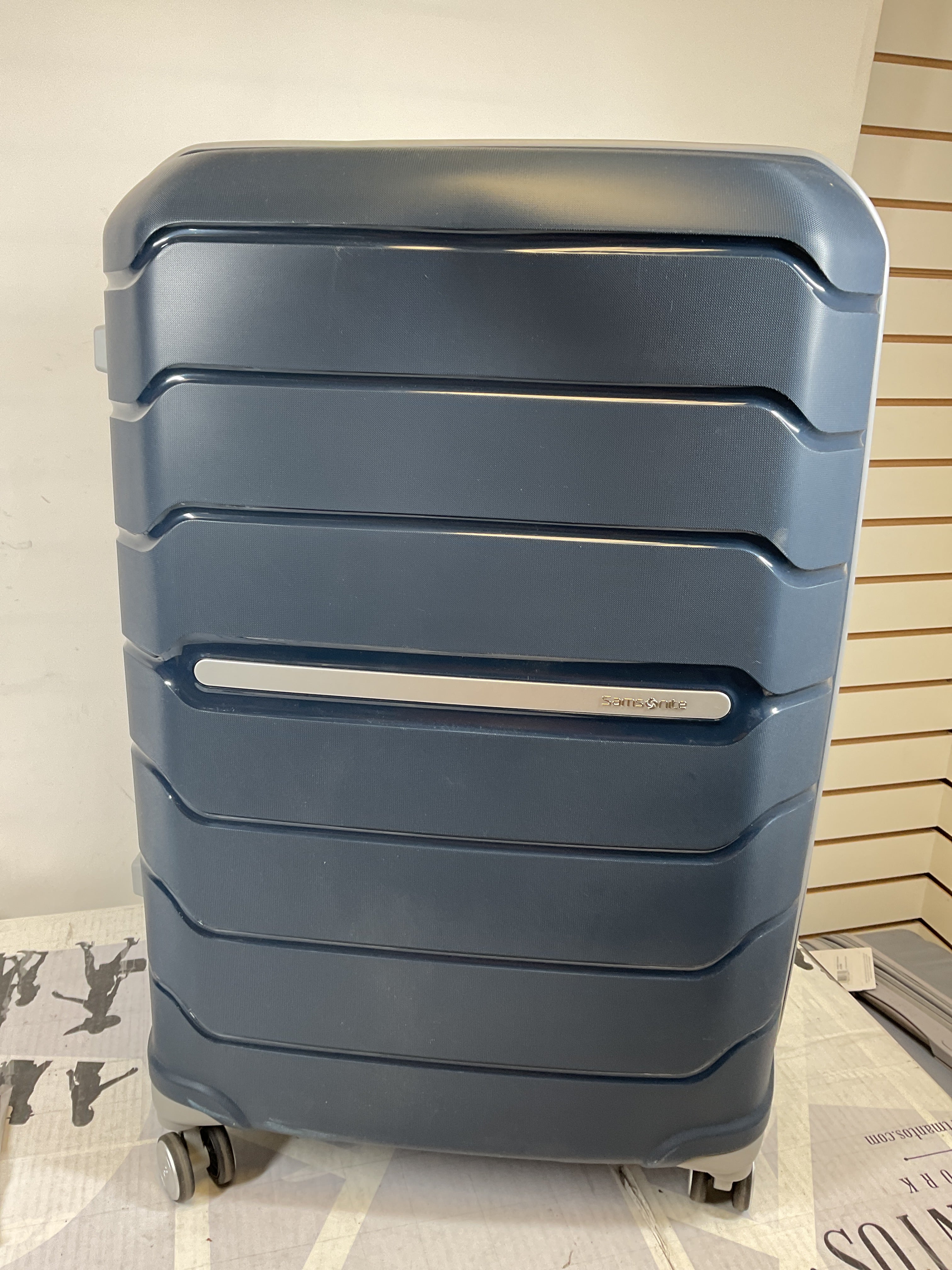 Samsonite Freeform Hardside Expandable with Double Spinner Wheels ( Navy , Checked-Large Spinner ) Navy Checked Large Spinner U33