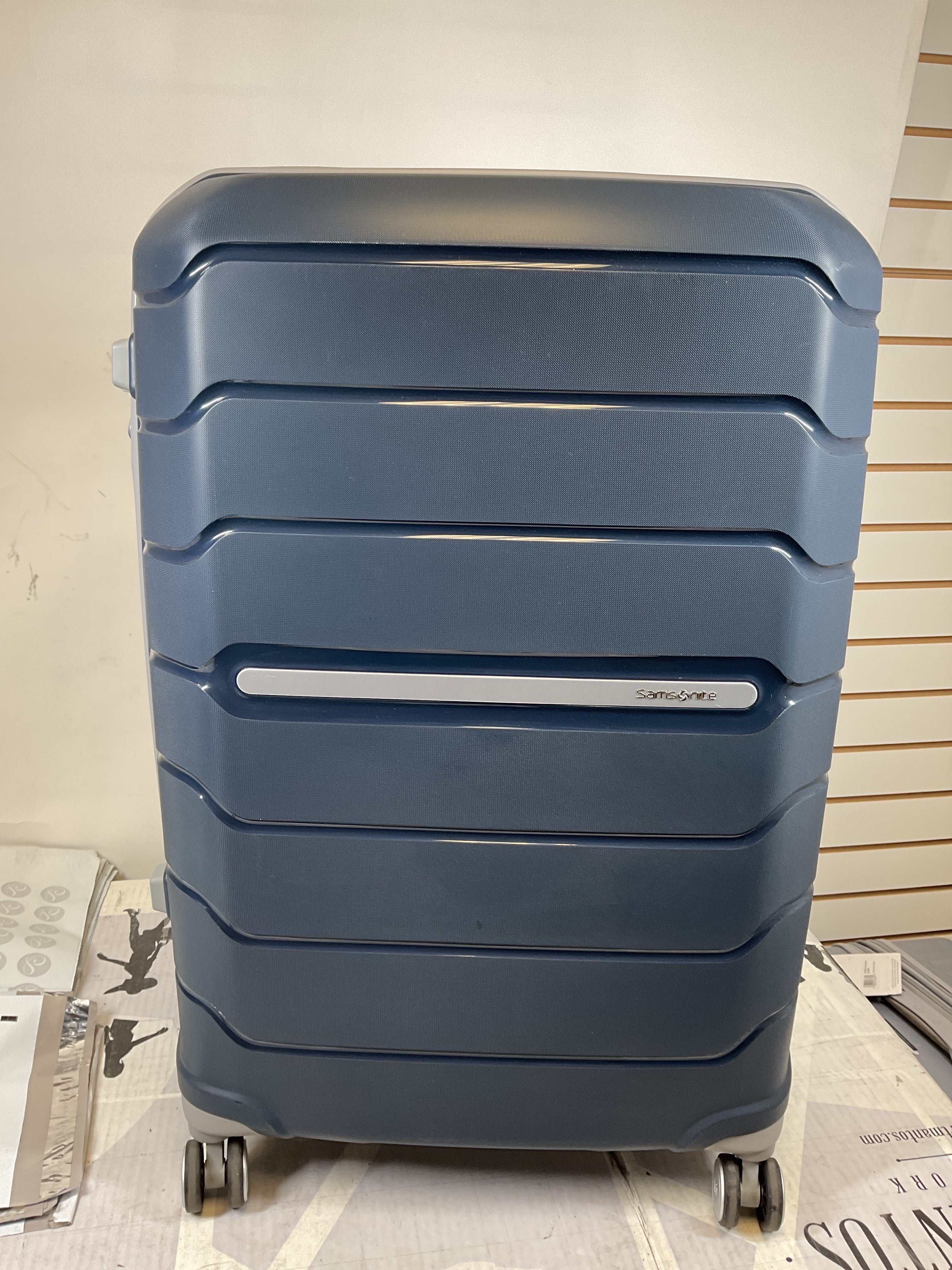 Samsonite Freeform Hardside Expandable with Double Spinner Wheels ( Navy , Checked-Large Spinner ) Navy Checked Large Spinner U34