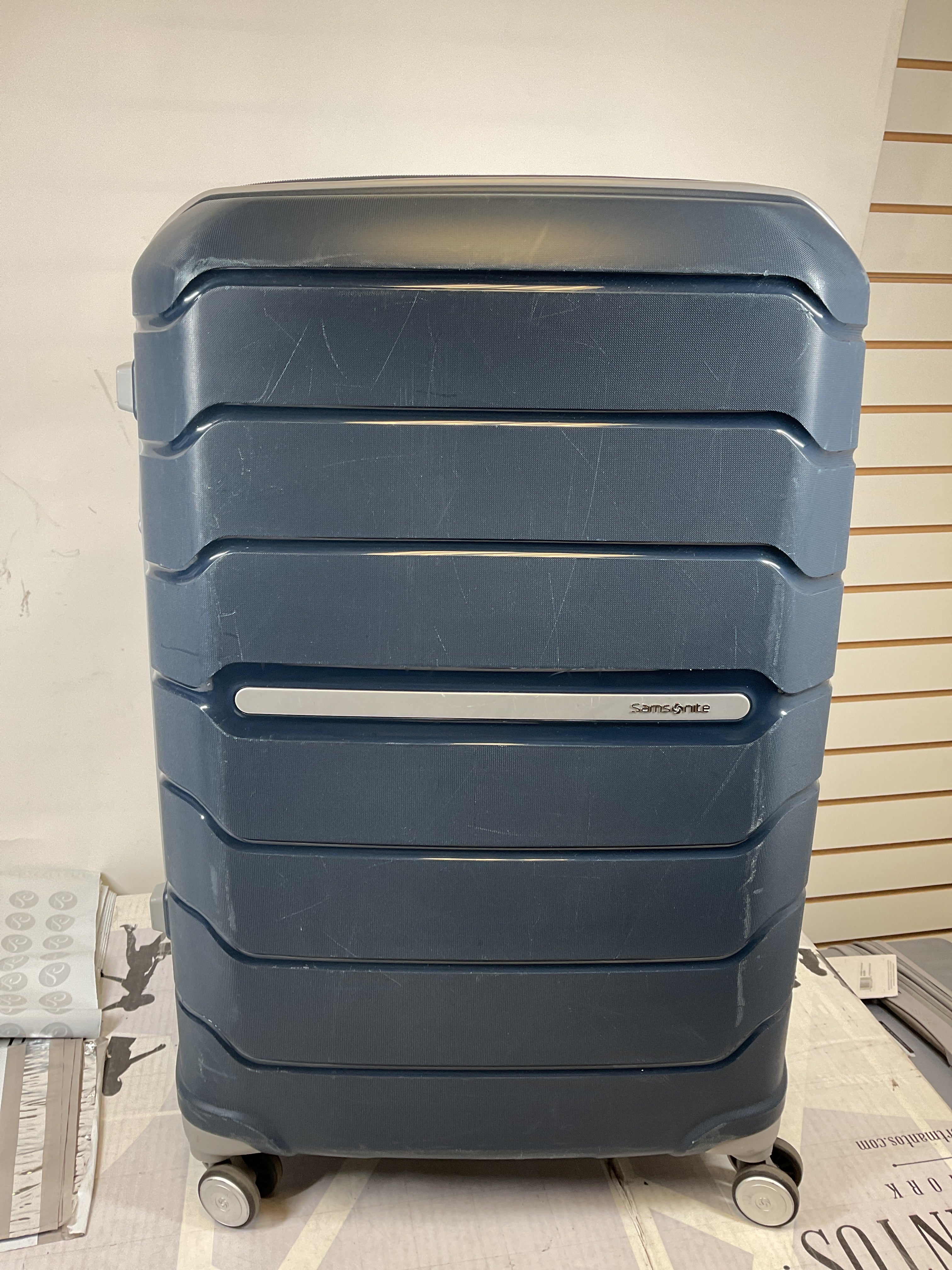 Samsonite Freeform Hardside Expandable with Double Spinner Wheels ( Navy , Checked-Large Spinner ) Navy Checked Large Spinner U35