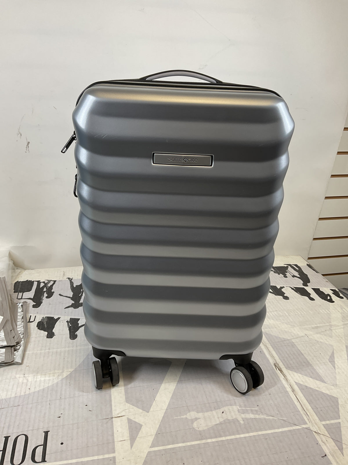 Samsonite 21 in Carry On Luggage U10