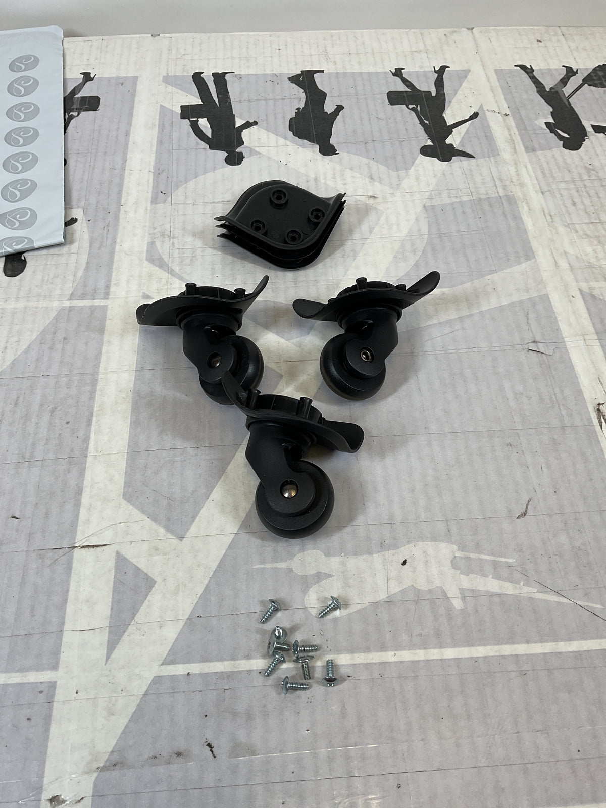 Samsonite Winfield 2 Large Set of 3 Wheels U114
