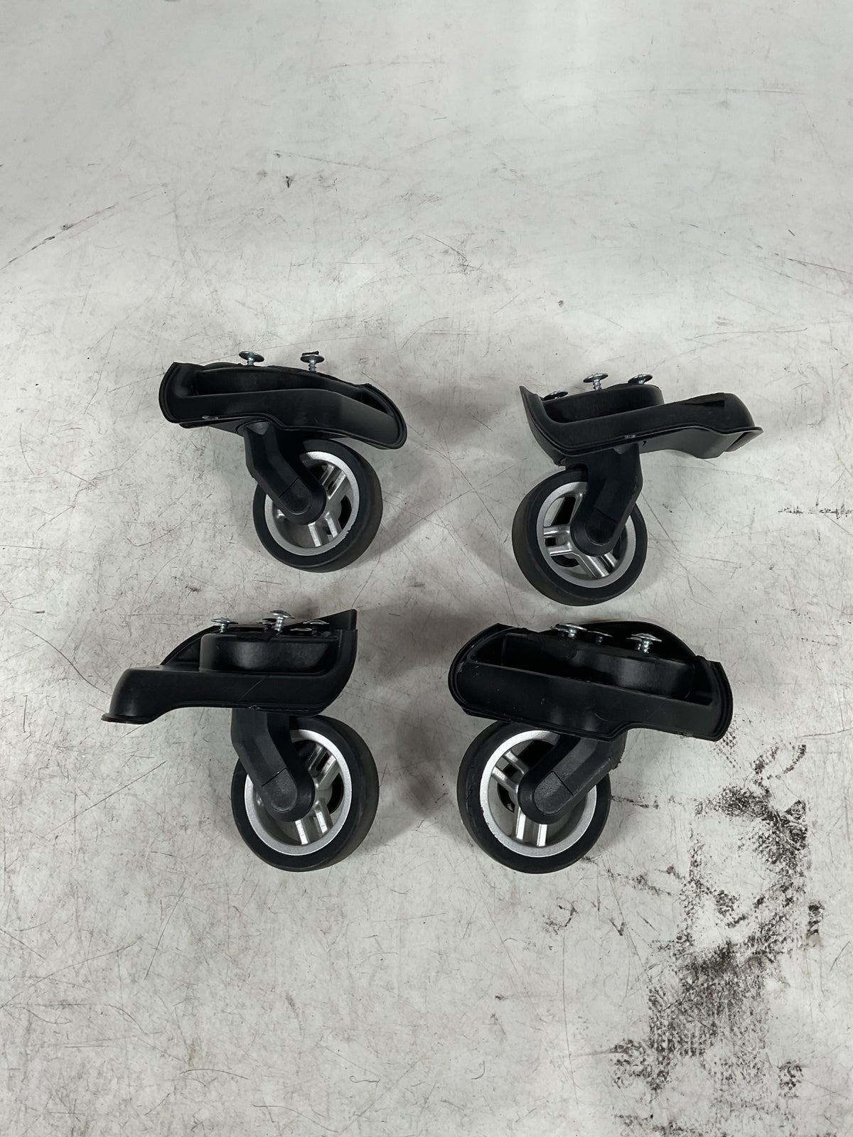 Samsonite Winfield 3 DLX Medium Set of 4 Wheels U32