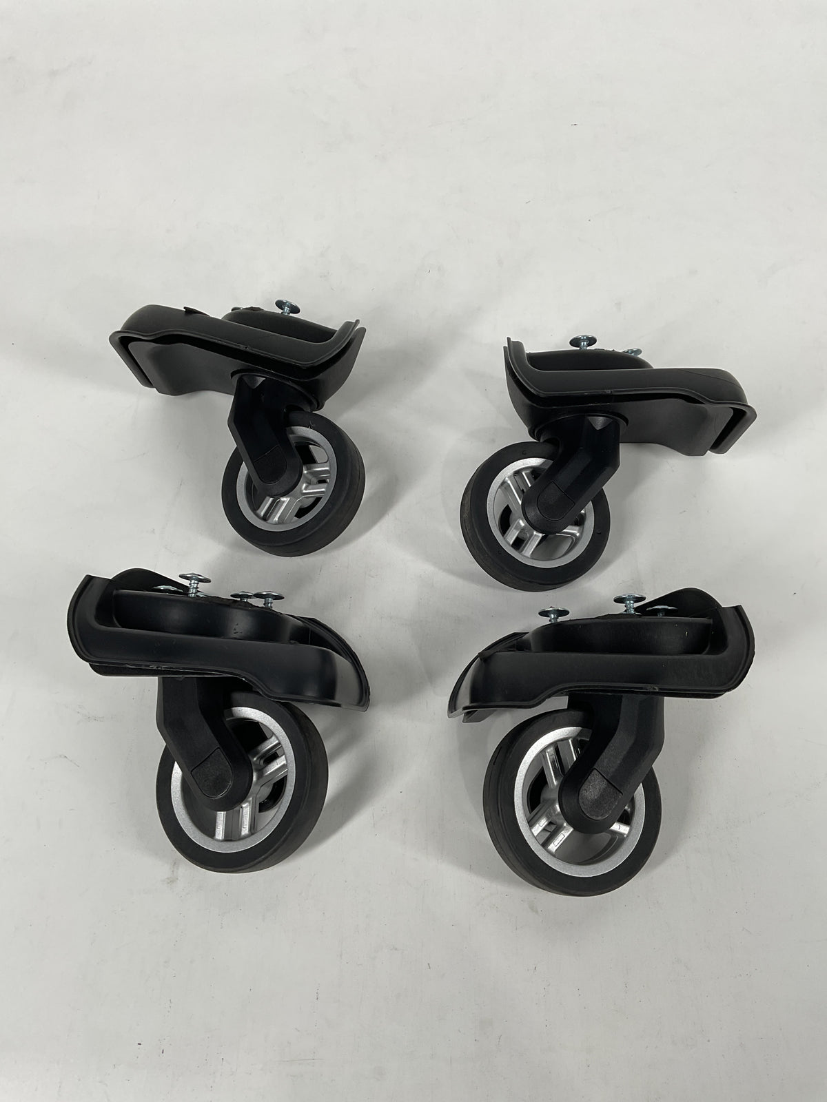 Samsonite Winfield 3 DLX Medium Set of 4 WheelsU47