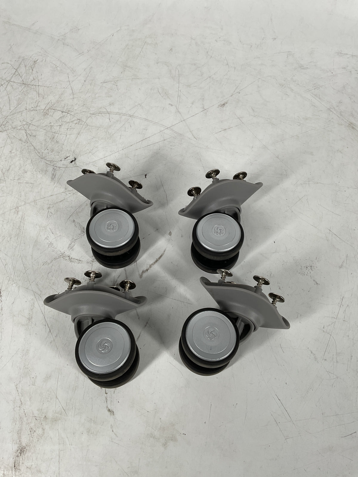 Samsonite Freeform Carry On Set of 4 Wheels U66