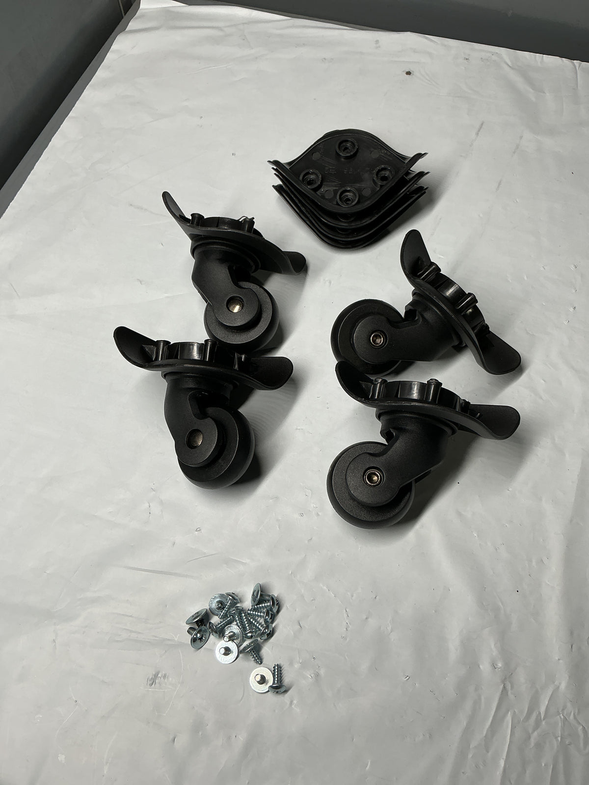 Samsonite Winfield 2 Medium Set of 4 Wheels U76