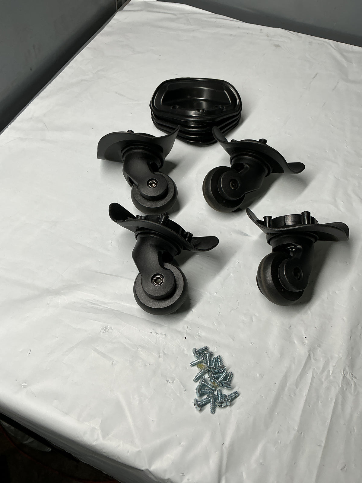 Samsonite Winfield 2 Large Set of 4 Wheels U79