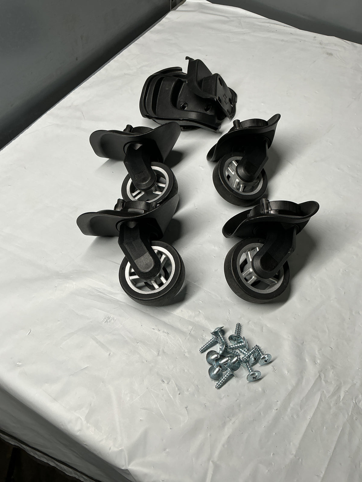 Samsonite Winfield 3 DLX Carry On Set of 4 Wheels U80