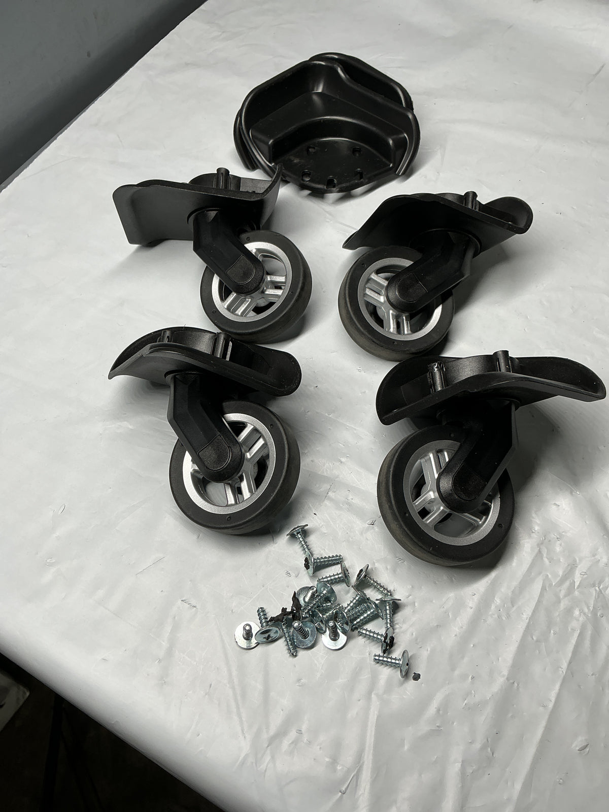 Samsonite Winfield 3 DLX Large Set of 4 Wheels U82