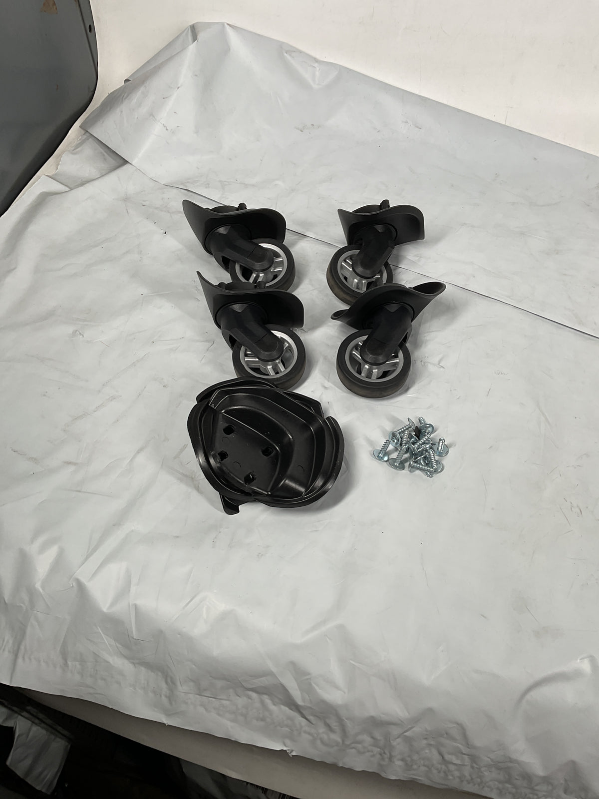 Samsonite Winfield 3 DLX Carry On Set of 4 Wheels U87