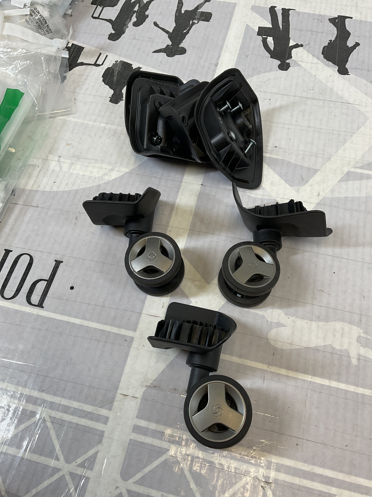 Samsonite Octiv Medium Set of 3 Wheels U89