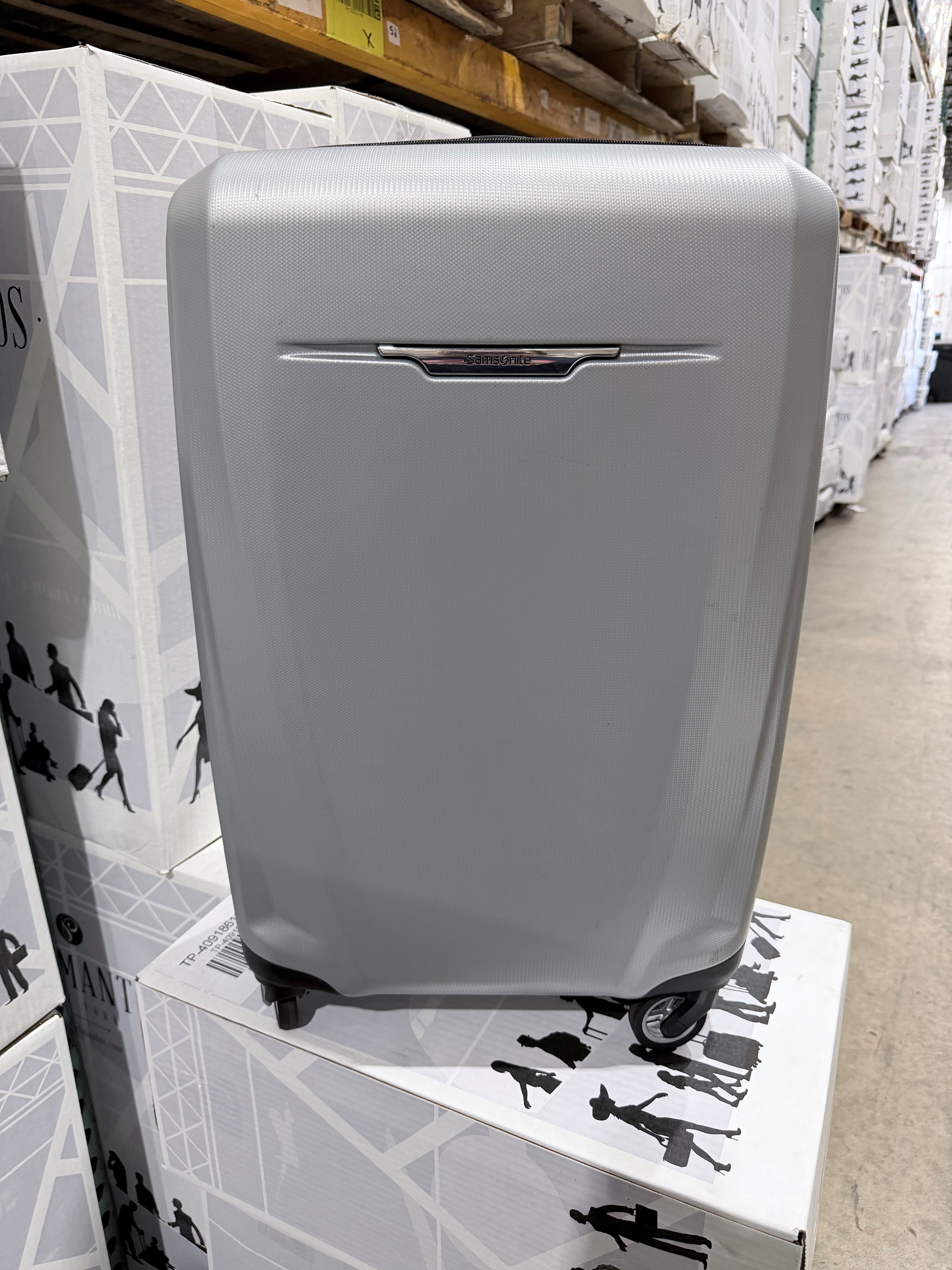 Samsonite Winfield 3 DLX Spinner U4